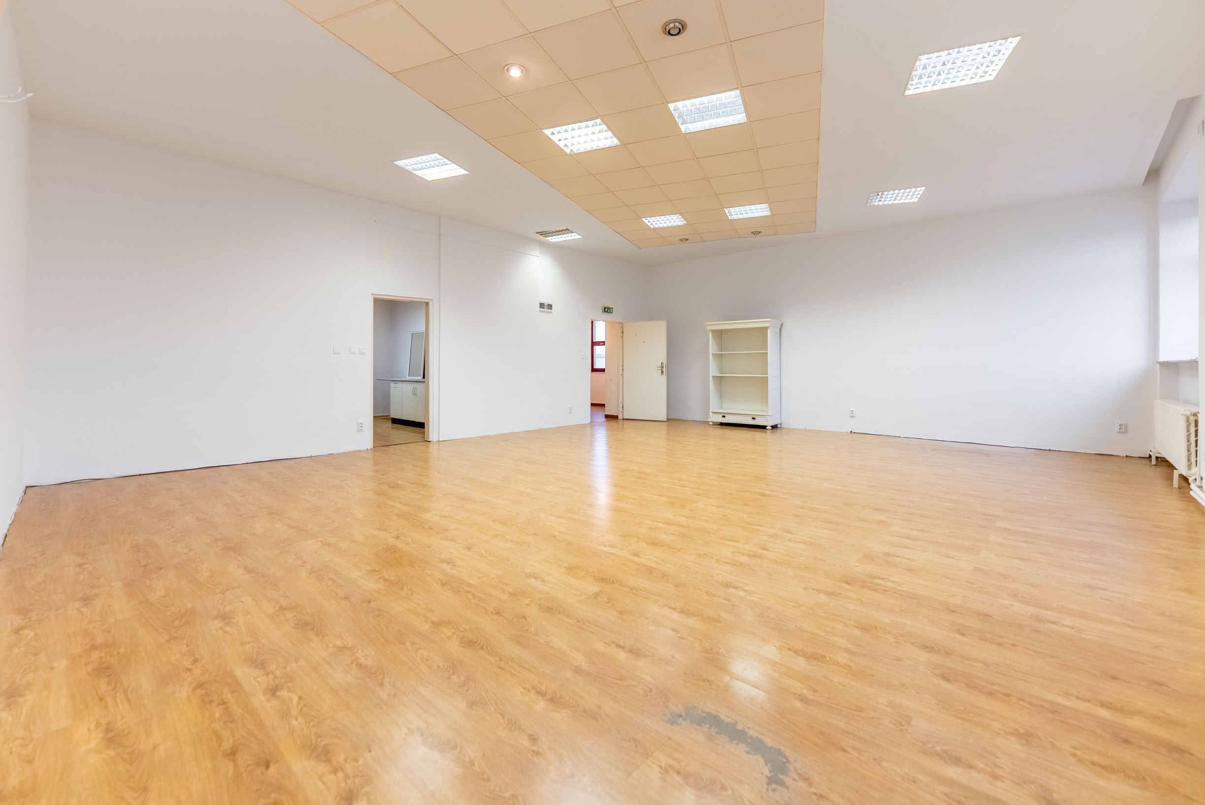 PONUKA PRENÁJMU OBCHODNÝCH PRIESTOROV V CÍFERI • 80 m2 v polyfunkčnej budove v centre dediny