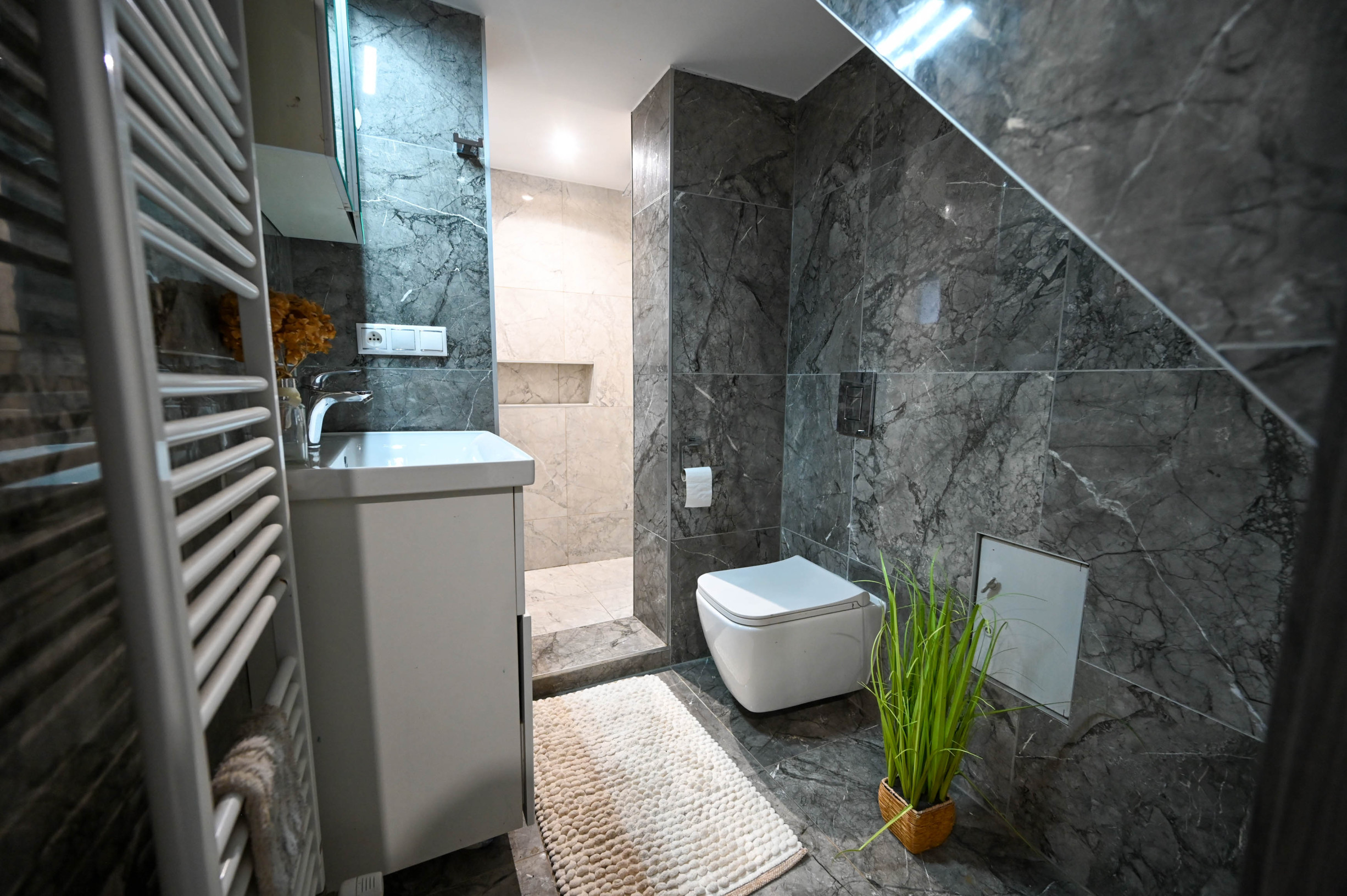 PREDAJ, INVESTIČNÁ NEHNUTEĽNOSŤ S OKAMŽITÝM VÝNOSOM, RODINNÝ DOM – 3 BYTOVÉ JEDNOTKY POD JEDNOU STRECHOU, Hlohovec