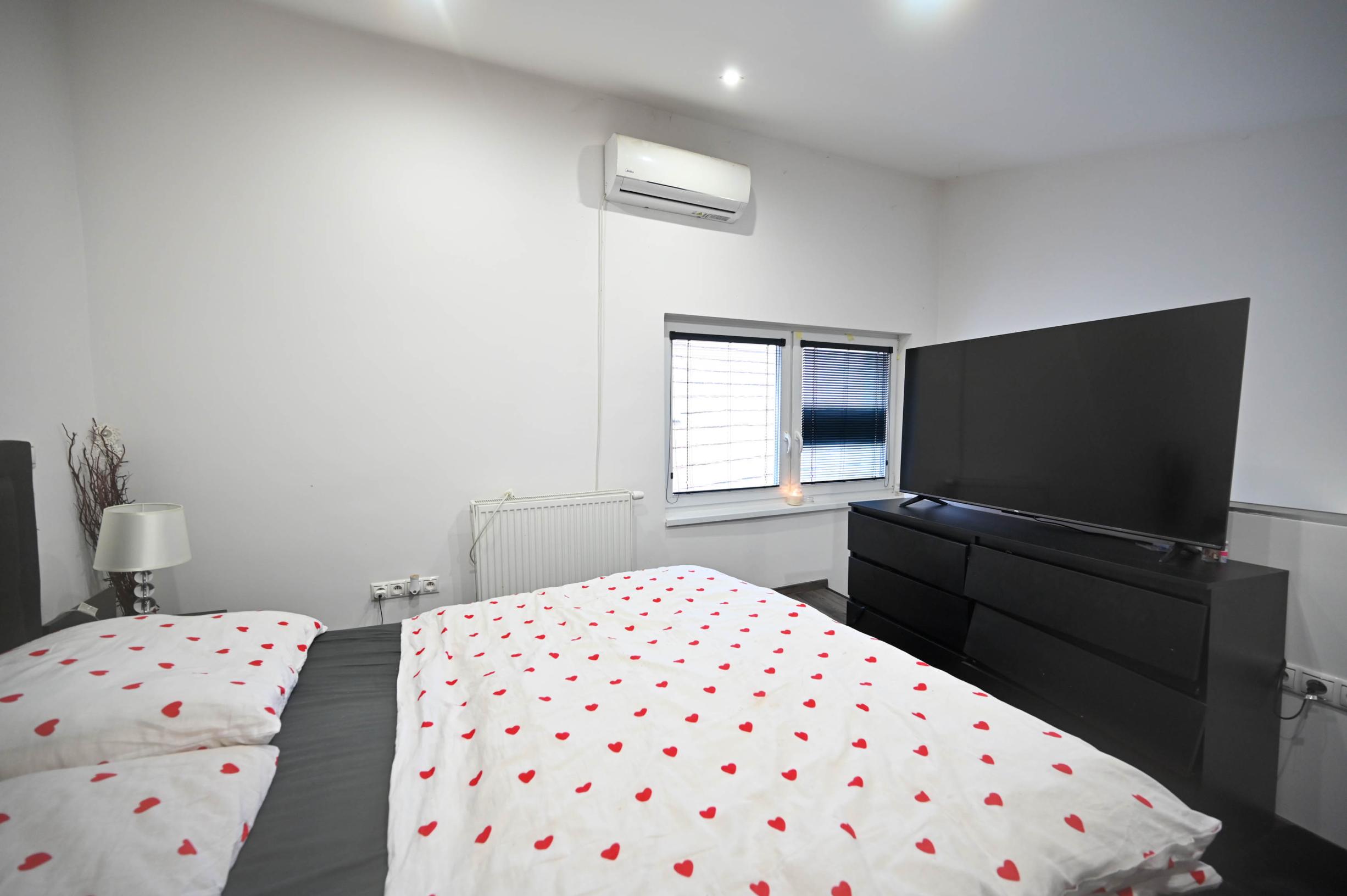 PREDAJ, INVESTIČNÁ NEHNUTEĽNOSŤ S OKAMŽITÝM VÝNOSOM, RODINNÝ DOM – 3 BYTOVÉ JEDNOTKY POD JEDNOU STRECHOU, Hlohovec