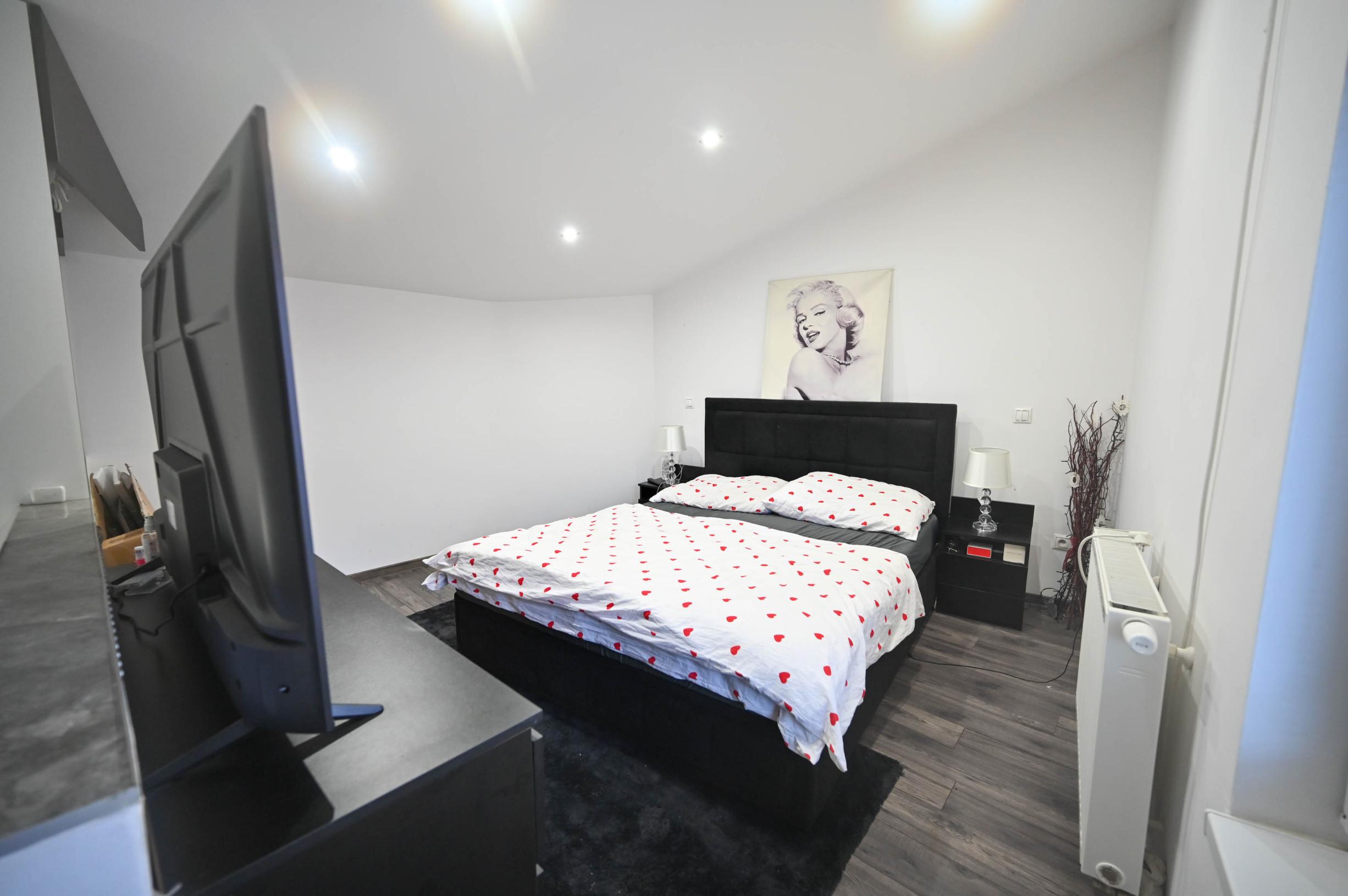 PREDAJ, INVESTIČNÁ NEHNUTEĽNOSŤ S OKAMŽITÝM VÝNOSOM, RODINNÝ DOM – 3 BYTOVÉ JEDNOTKY POD JEDNOU STRECHOU, Hlohovec