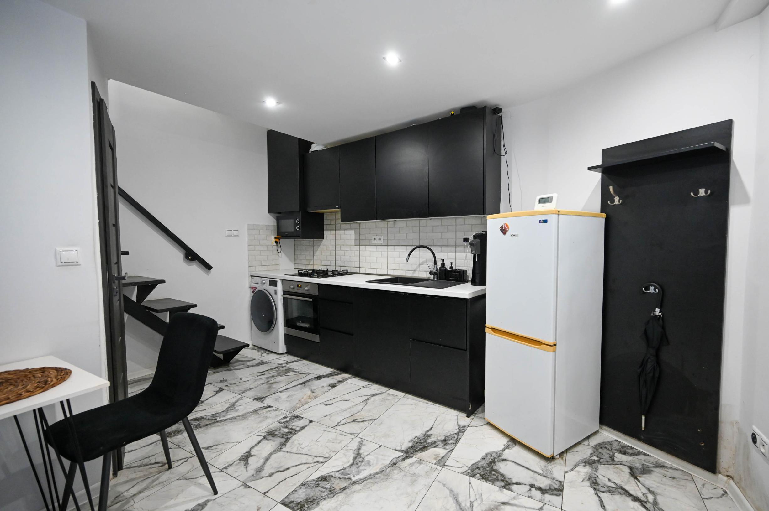 PREDAJ, INVESTIČNÁ NEHNUTEĽNOSŤ S OKAMŽITÝM VÝNOSOM, RODINNÝ DOM – 3 BYTOVÉ JEDNOTKY POD JEDNOU STRECHOU, Hlohovec