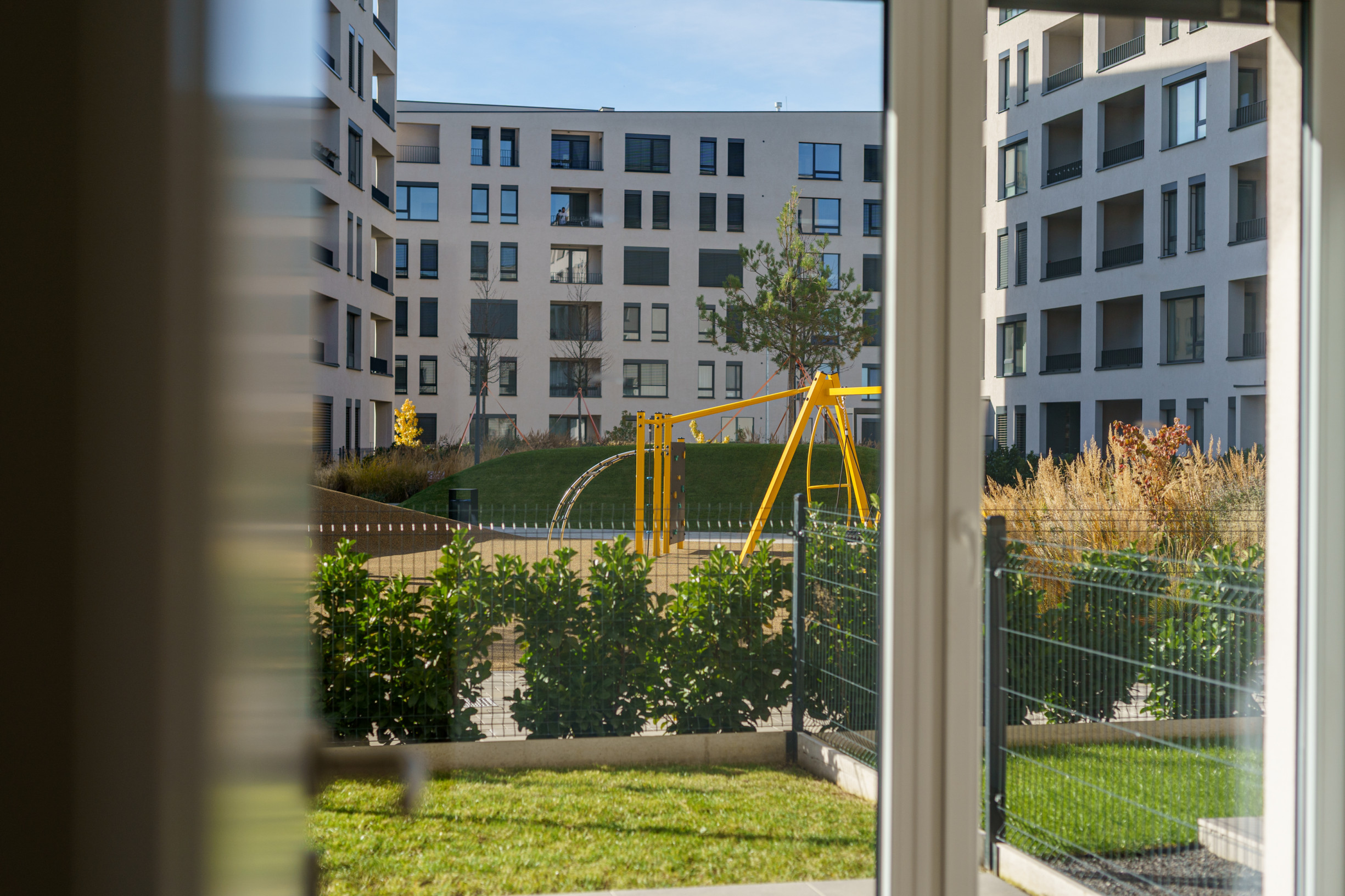 NA PREDAJ NOVOSTAVBA 2-izbový byt 62,38m2 s predzáhradkou, pivnicou a park. státím v projekte Prúdy, ul. Včelárska Trnava