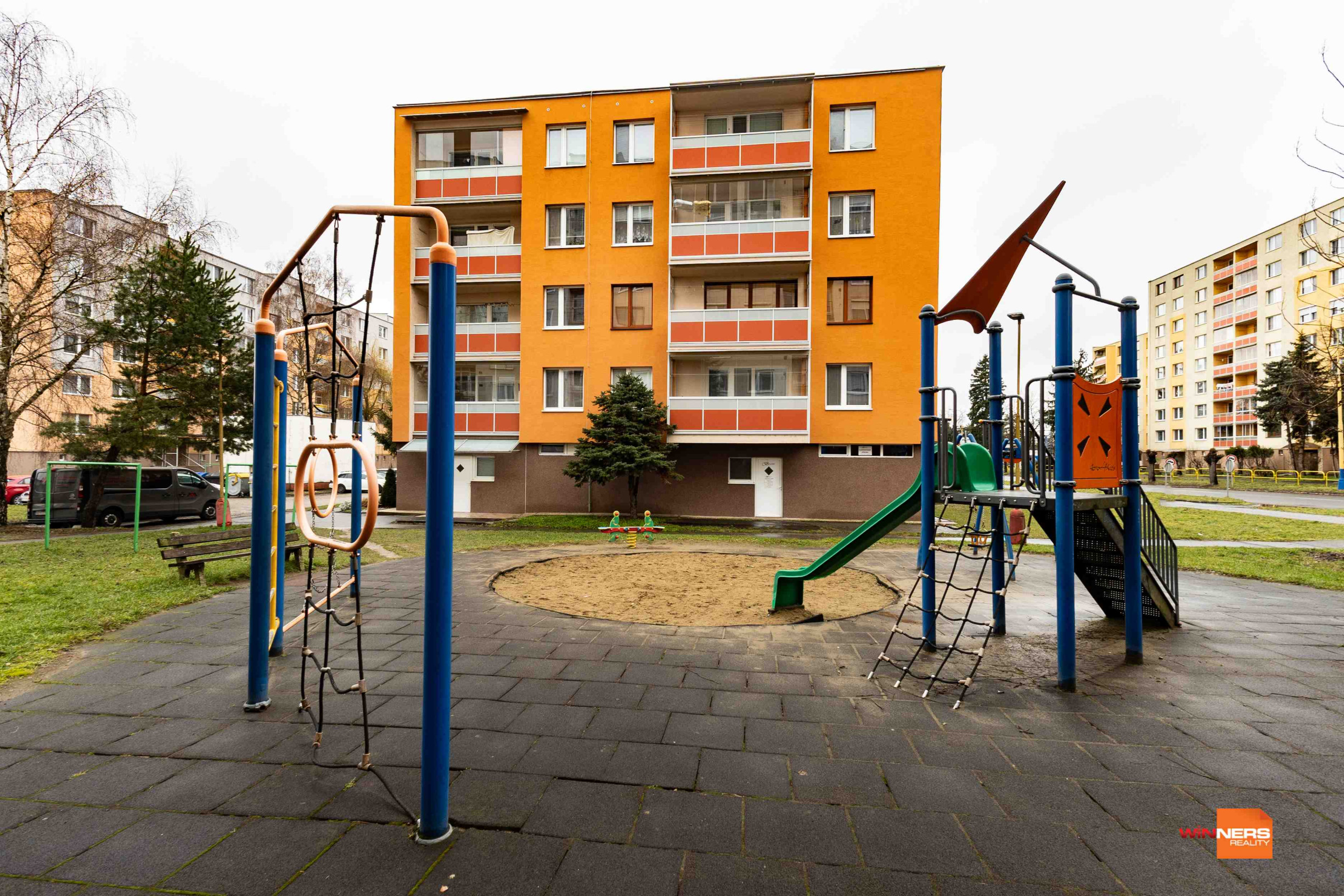 Exkluzívne Vám ponúkame na prenájom 3 izbový byt s loggiou   v Humennom.