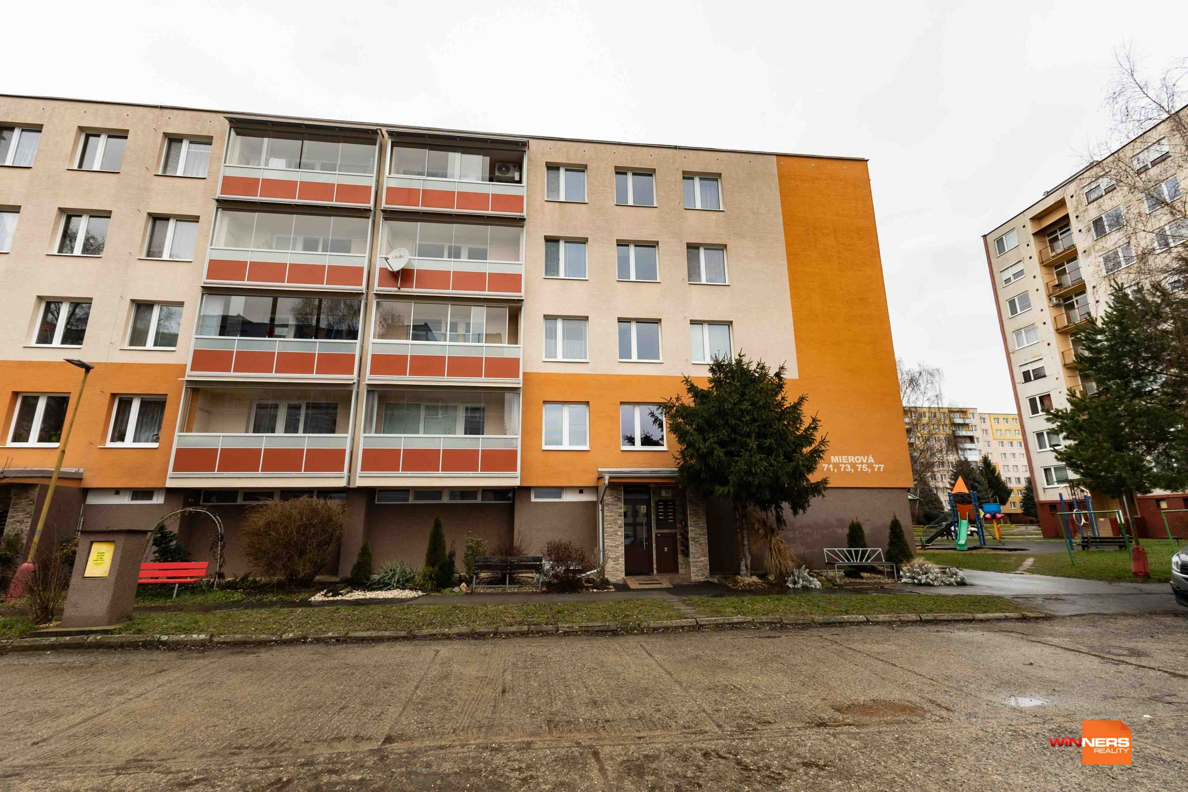 Exkluzívne Vám ponúkame na prenájom 3 izbový byt s loggiou   v Humennom.