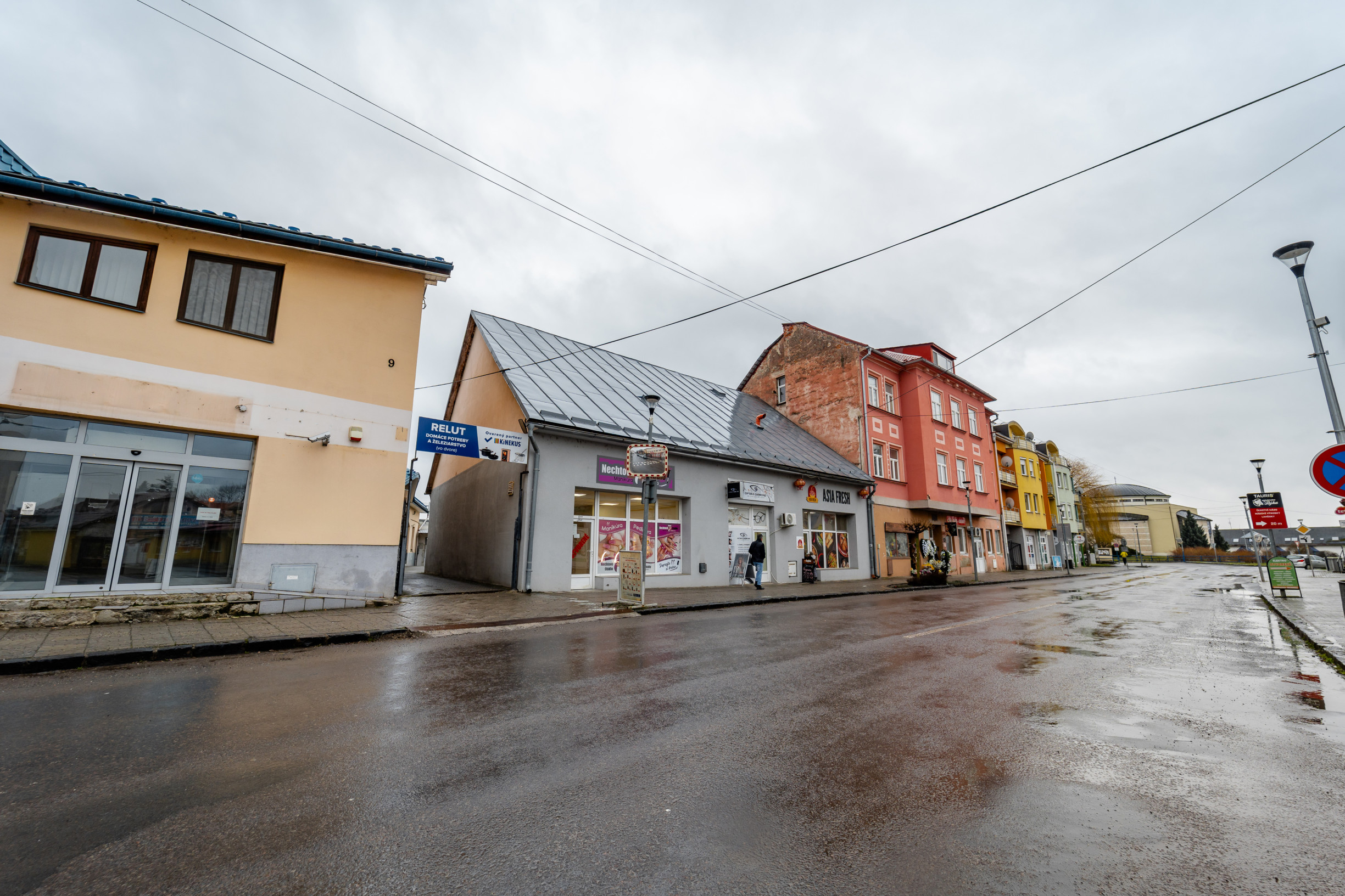 Obchodná budova na predaj