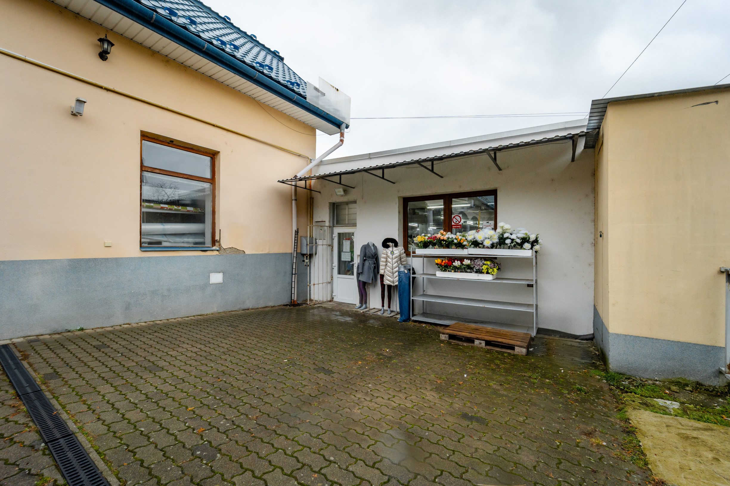 Obchodná budova na predaj