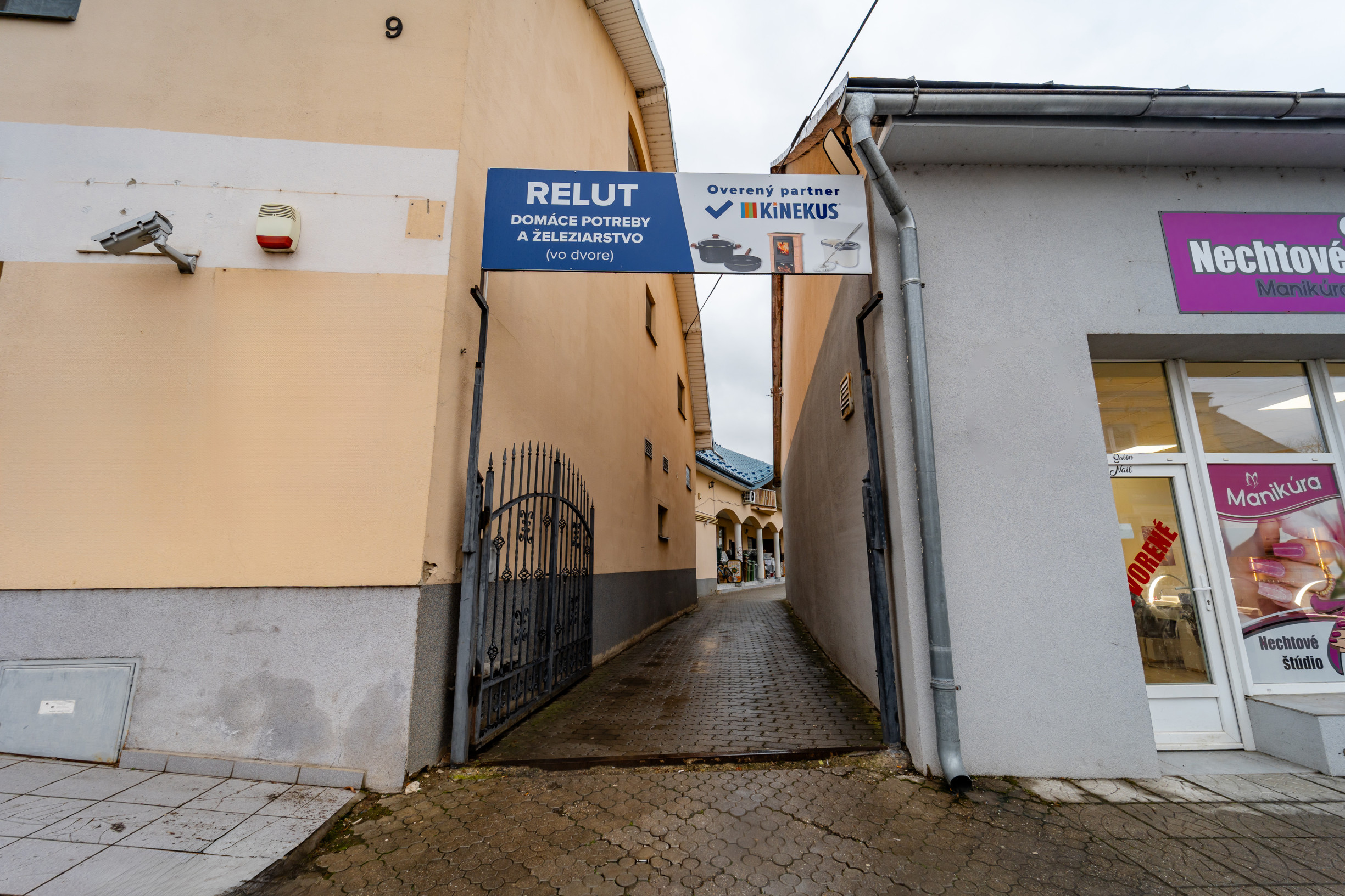 Obchodná budova na predaj