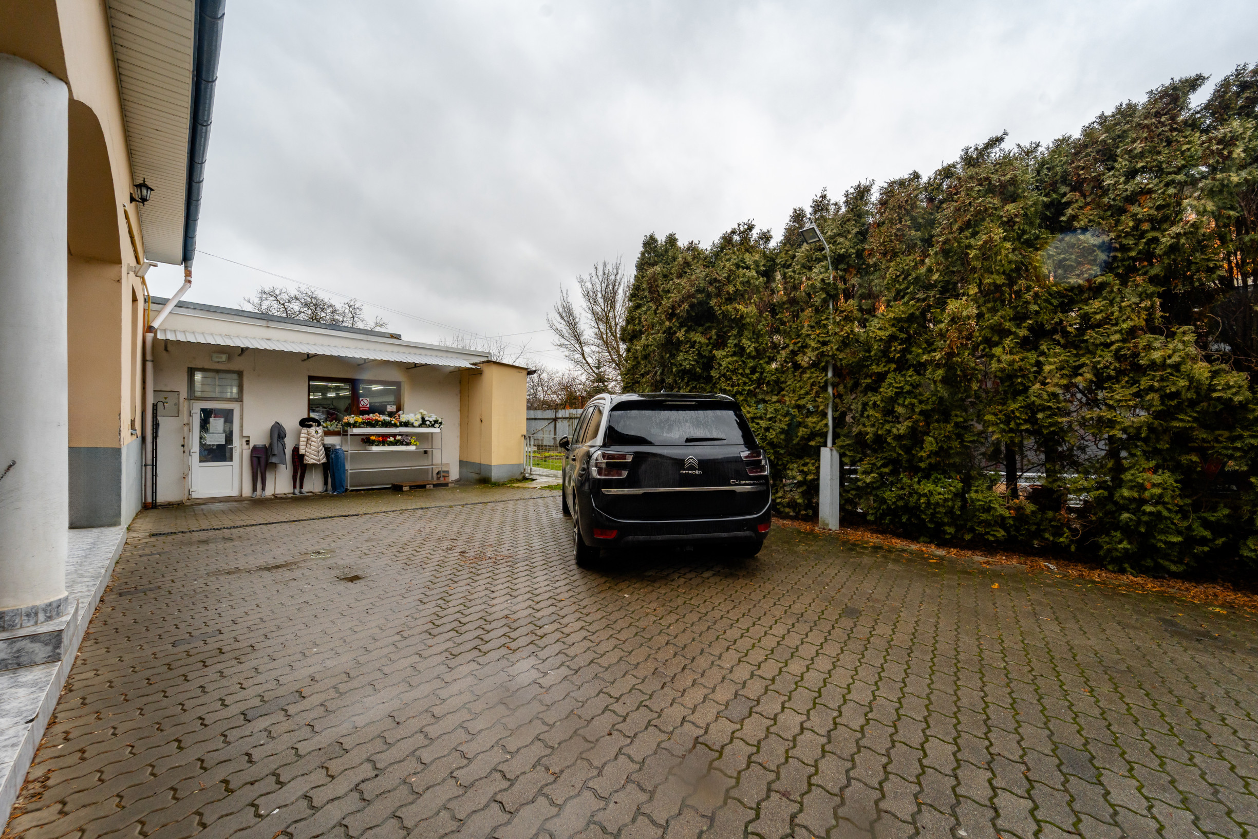 Obchodná budova na predaj