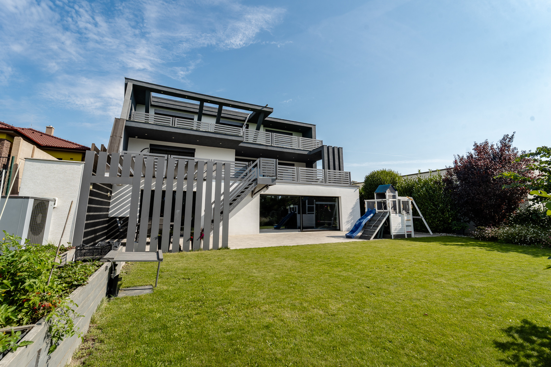 Exkluzívna novostavba rodinného domu, predaj, 650 m2 úžitková plocha, bazén, s kompletným zariadením, Polesná, Košice - Krásna, Na Hore