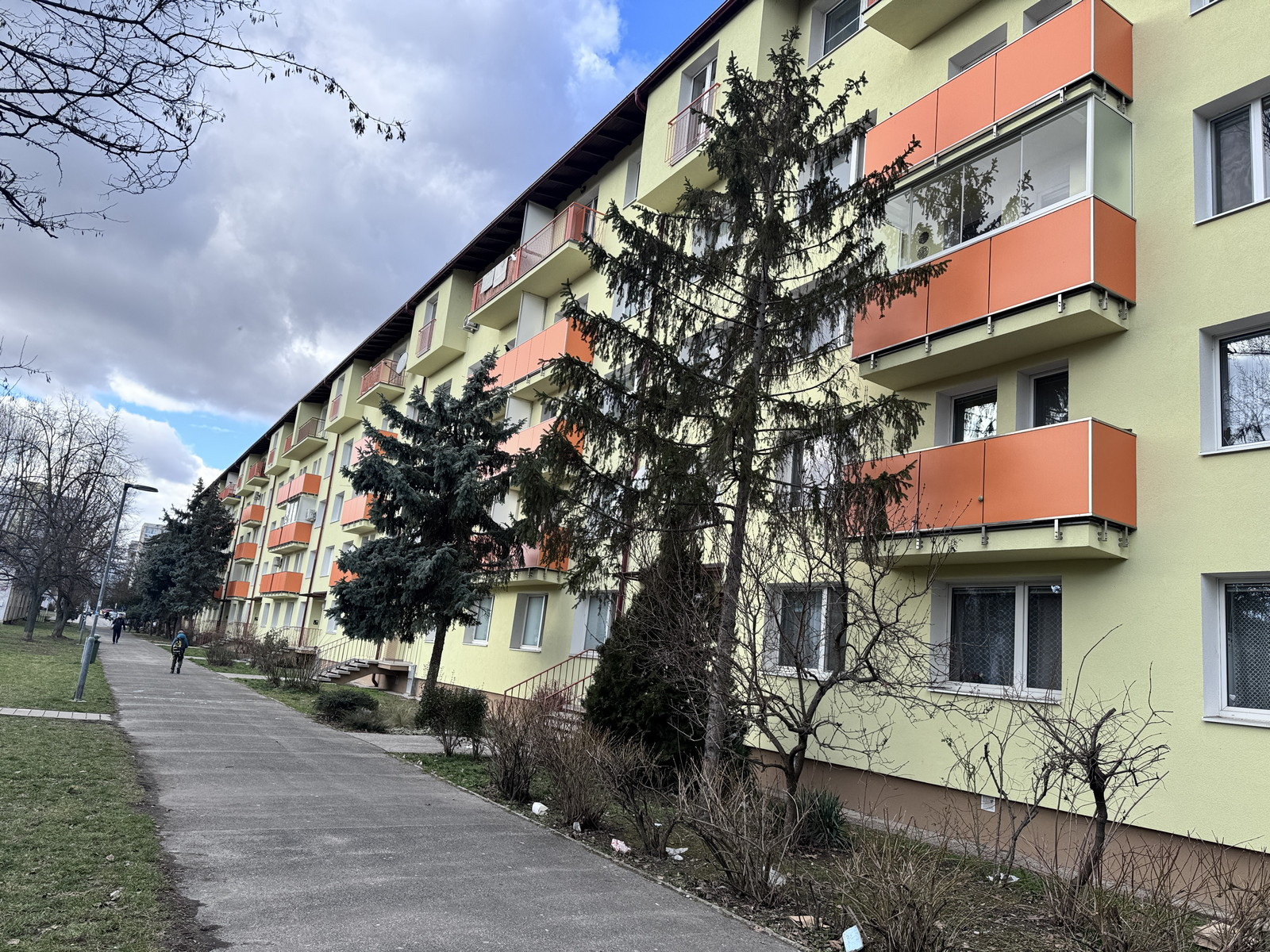 REZERVOVANÉ - Exkluzívne Predaj 3-izb. byt + balkón; Exnárová ul., Bratislava II. – Ružinov