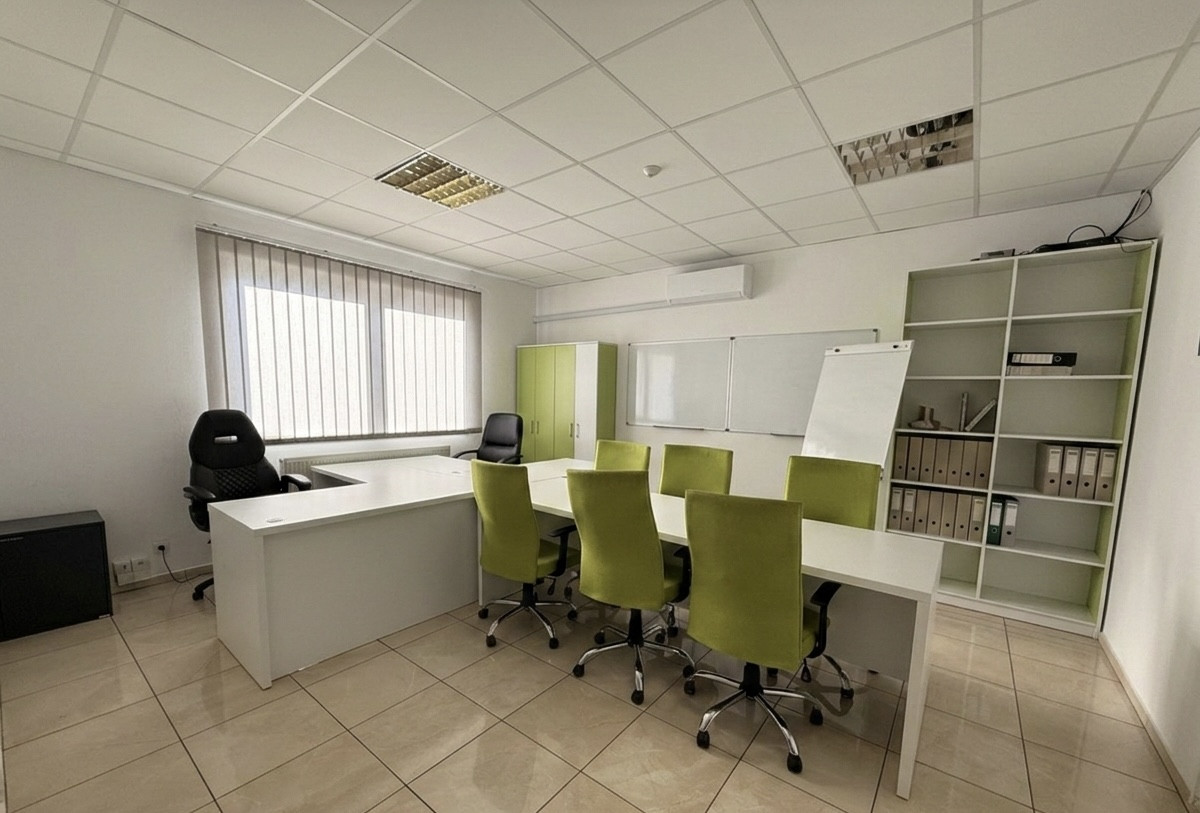 Ponúkane  na prenájom multifunkčný obchodno-administratívny priestor vo Vranove nad Topľou.