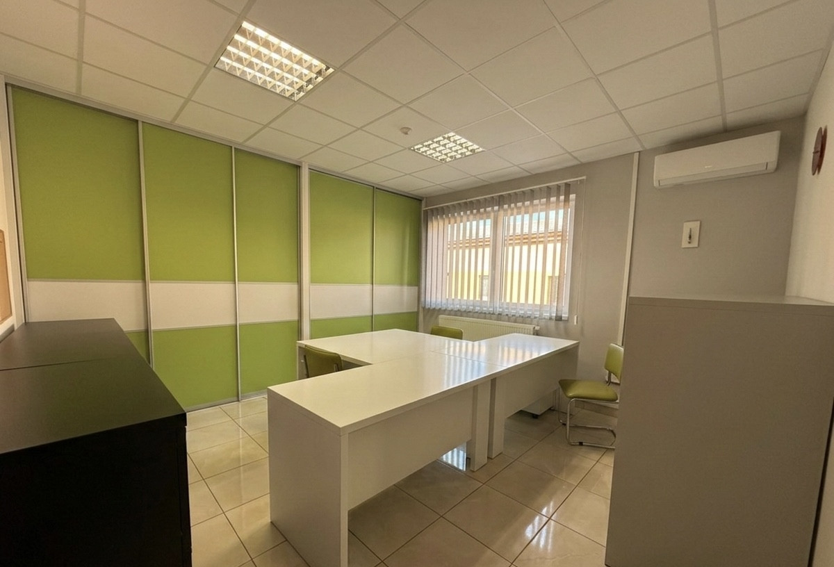 Ponúkane  na prenájom multifunkčný obchodno-administratívny priestor vo Vranove nad Topľou.