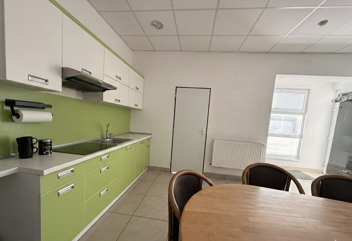 Ponúkane  na prenájom multifunkčný obchodno-administratívny priestor vo Vranove nad Topľou.