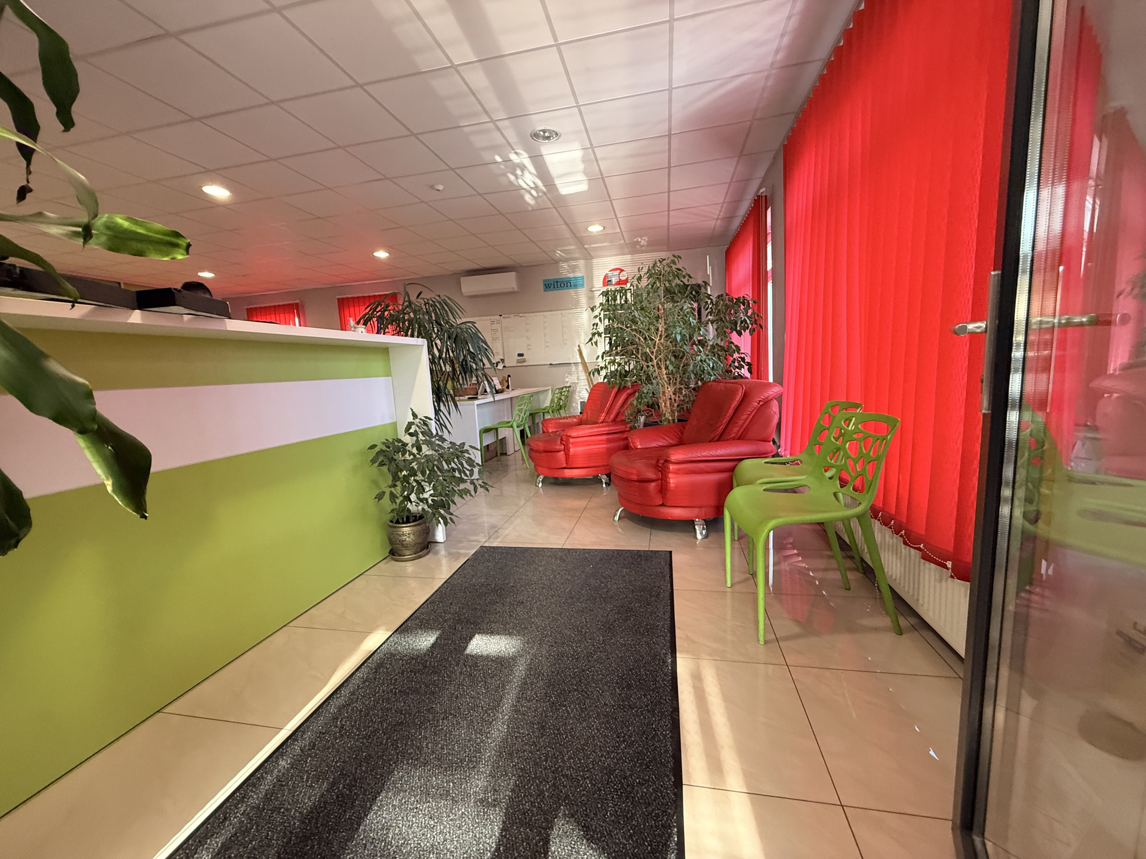 Ponúkane  na prenájom multifunkčný obchodno-administratívny priestor vo Vranove nad Topľou.