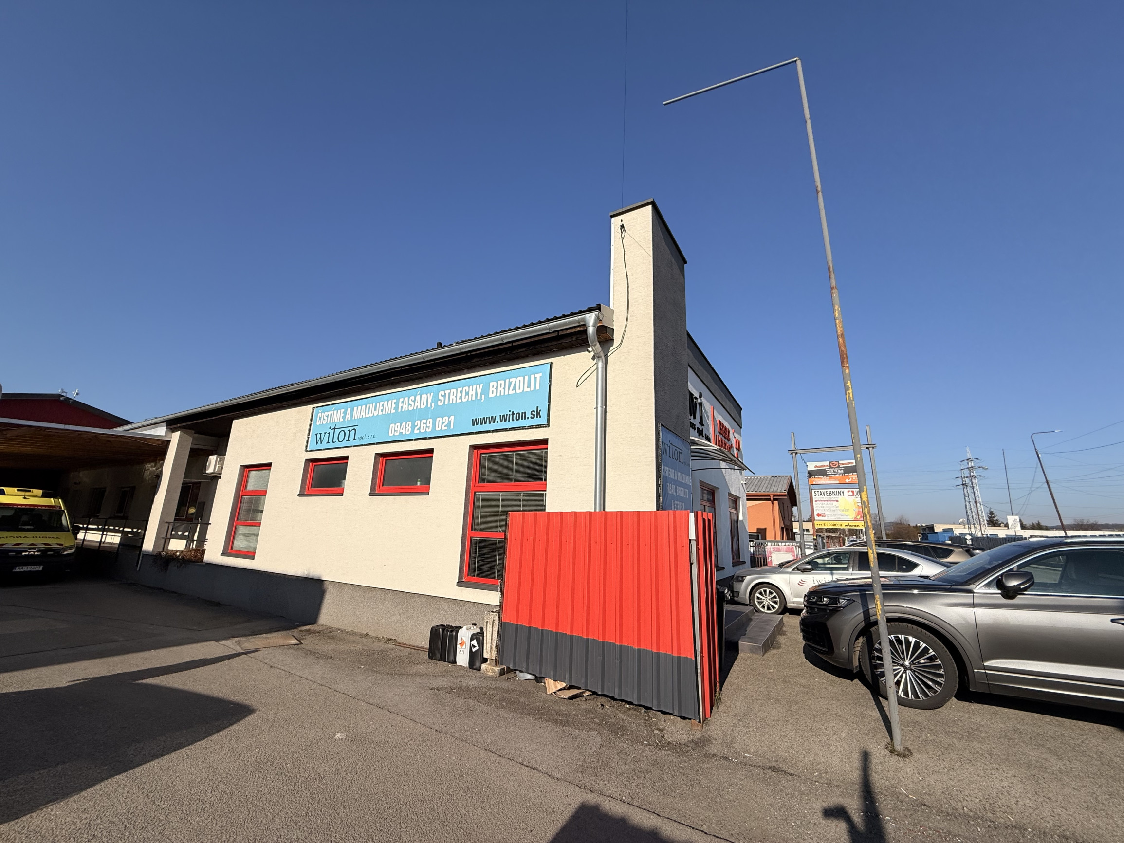 Ponúkane  na prenájom multifunkčný obchodno-administratívny priestor vo Vranove nad Topľou.