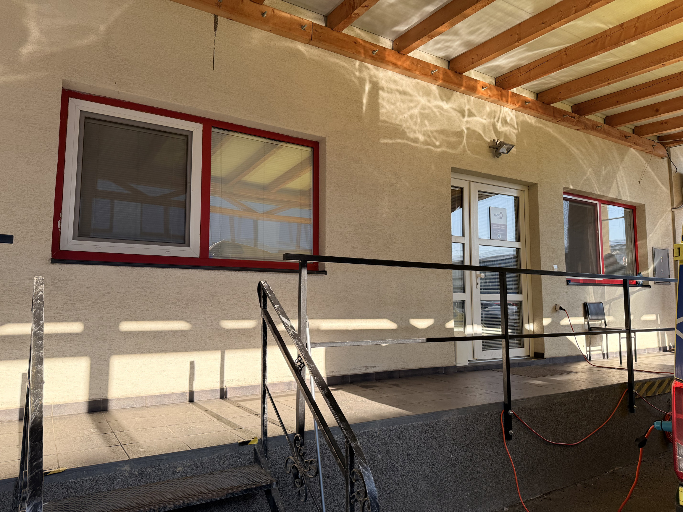 Ponúkane na prenájom priestranný obchodno-skladový priestor na Budovateľskej ulici vo Vranove nad Topľou