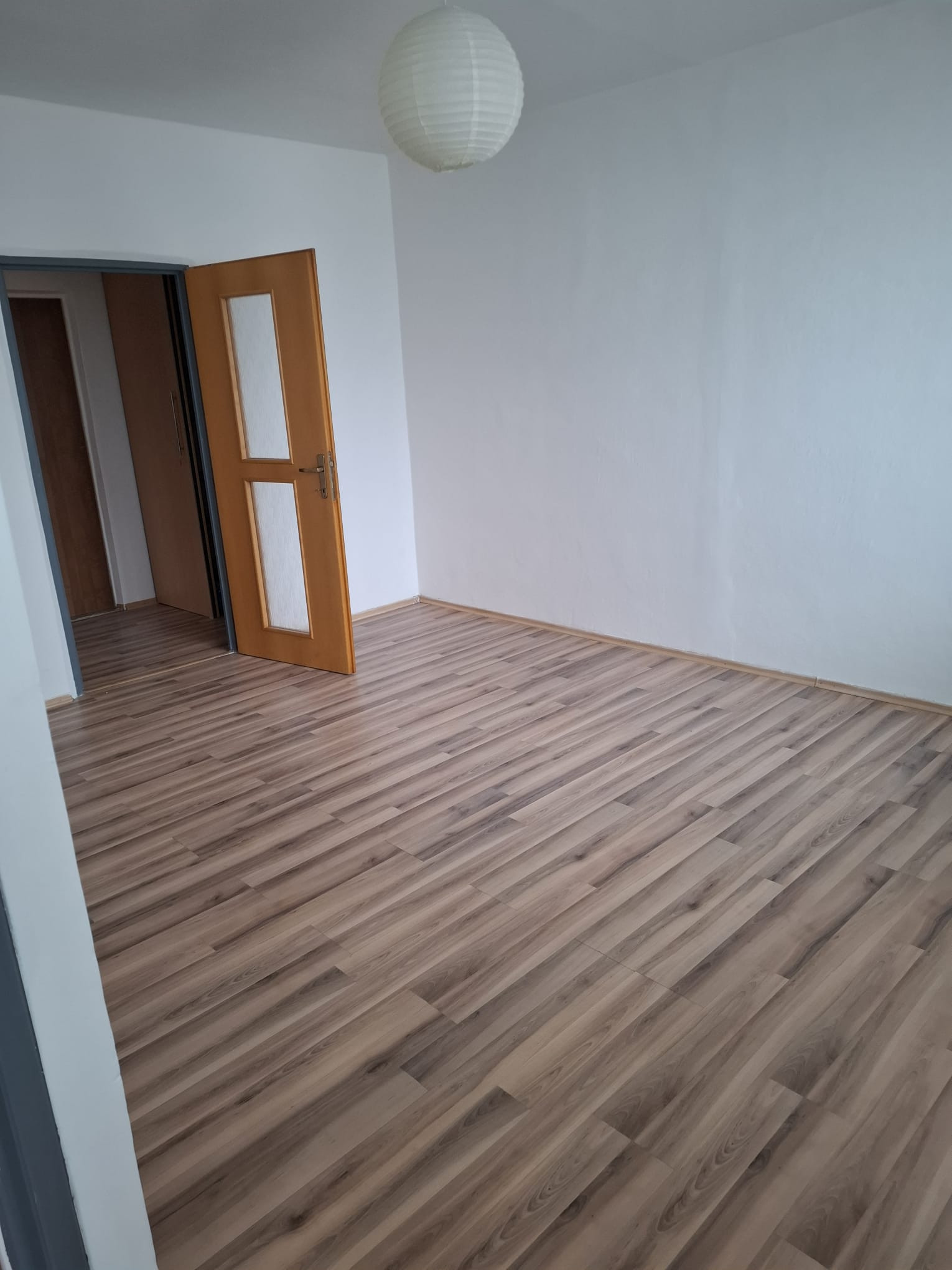 Na prenájom pekný priestranný 2-izbový byt v Humennom