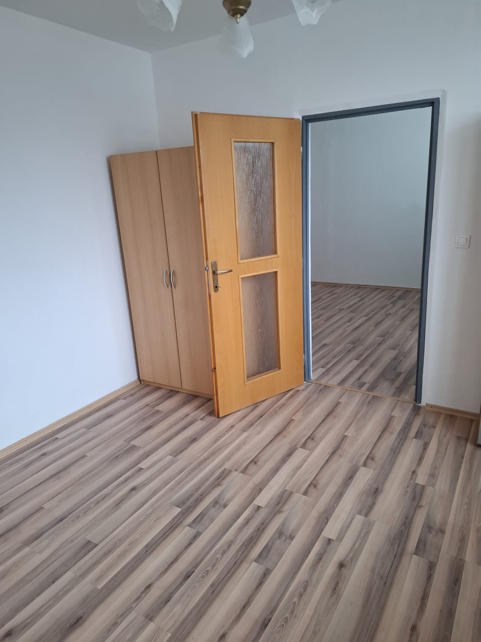 Na prenájom pekný priestranný 2-izbový byt v Humennom