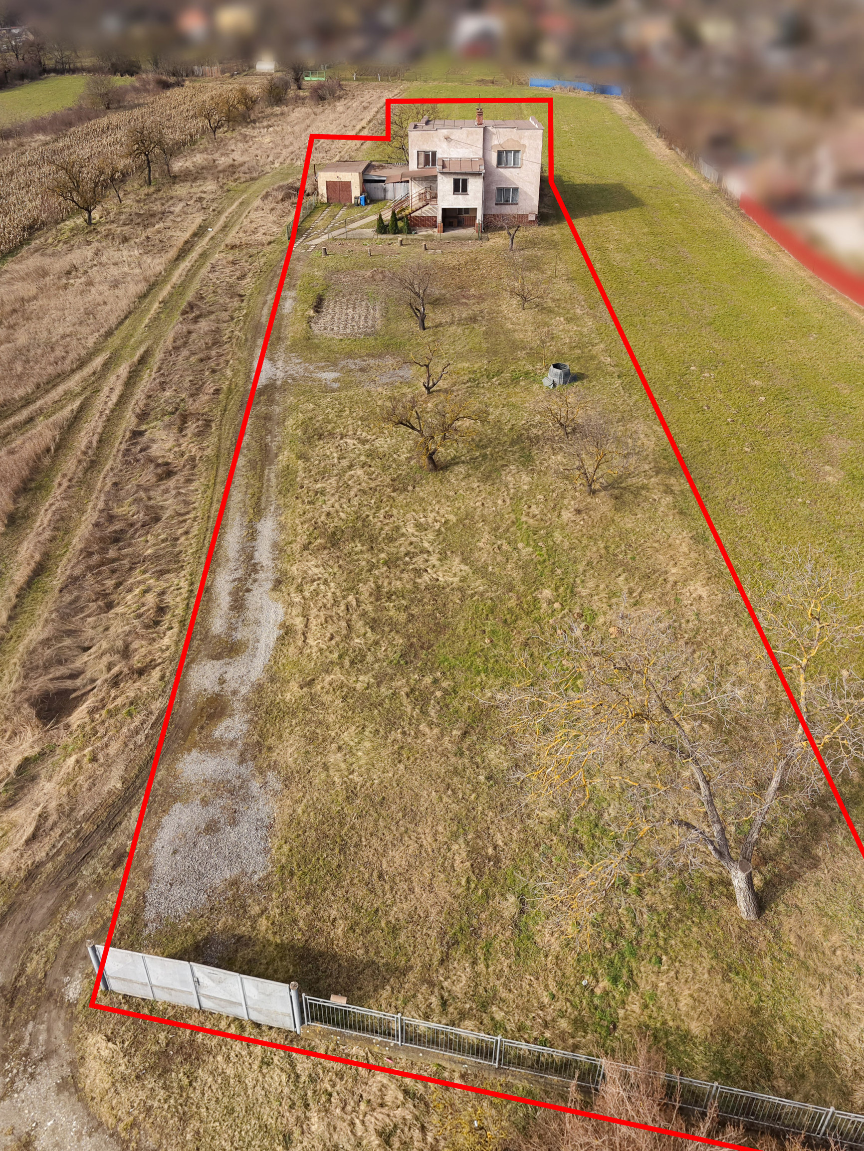 Dvojgeneračný RD  na predaj ● 5 izieb ● okrajová časť obce Veľká Ida