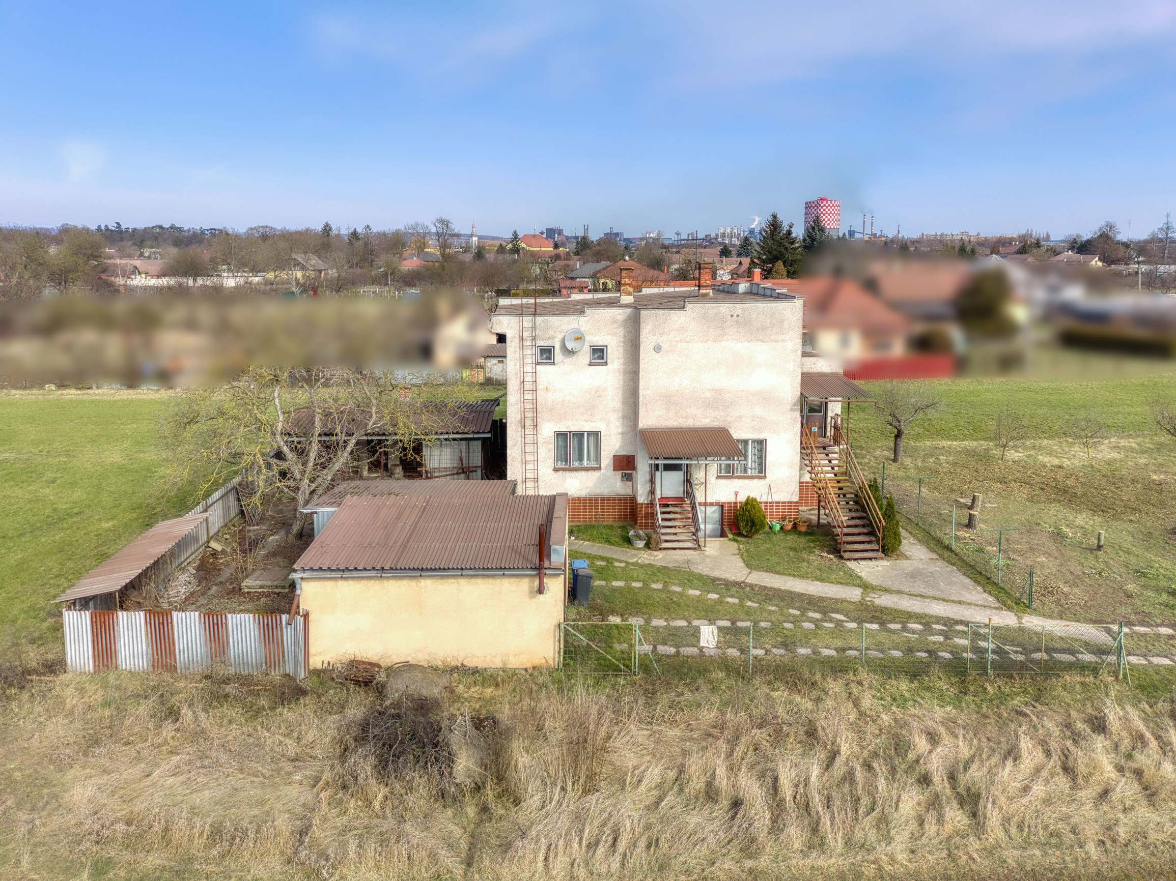 Dvojgeneračný RD  na predaj ● 5 izieb ● okrajová časť obce Veľká Ida