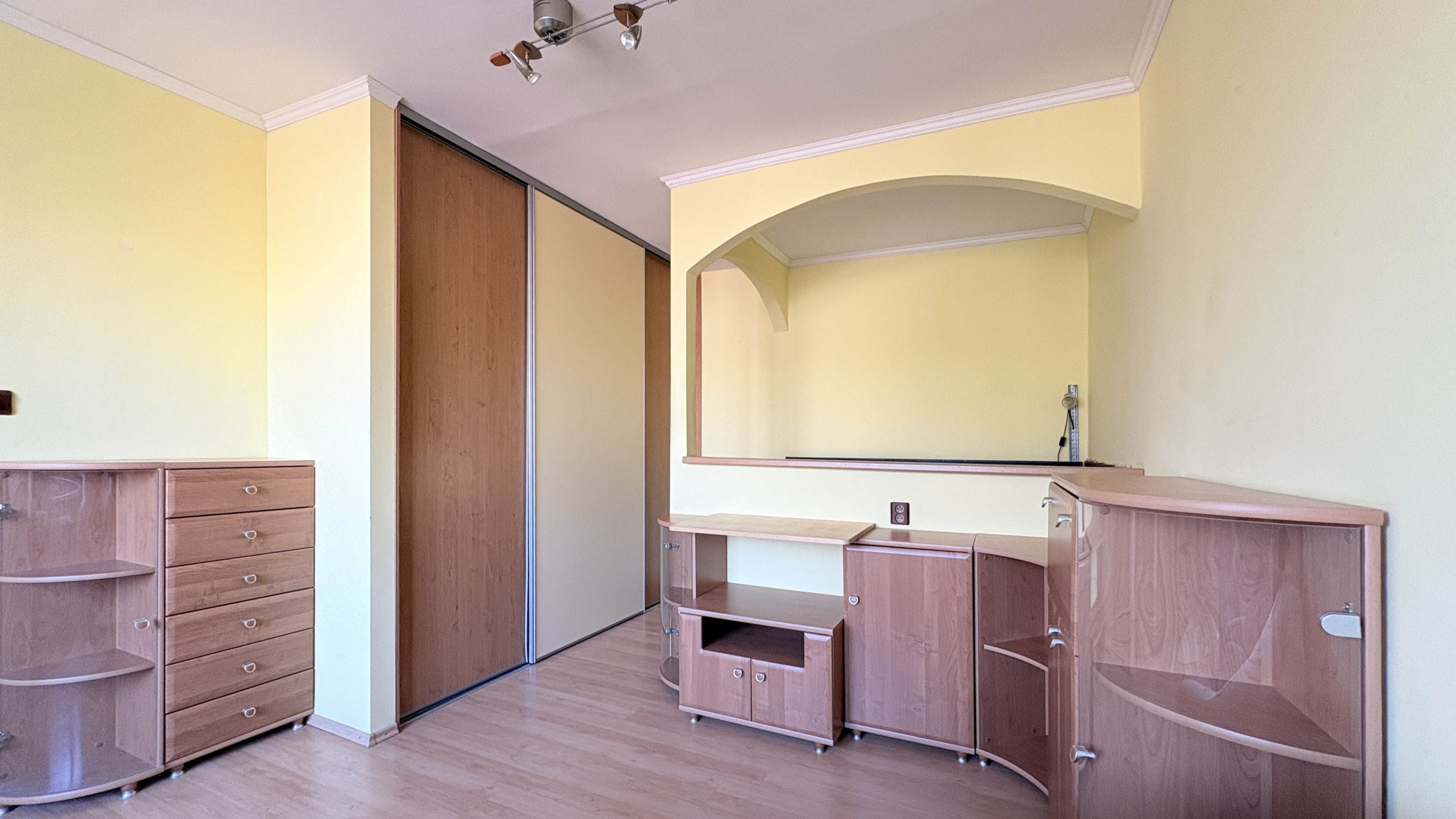 Prenájom: 2-izbový byt pri centre, Vilová, BA-Petržalka