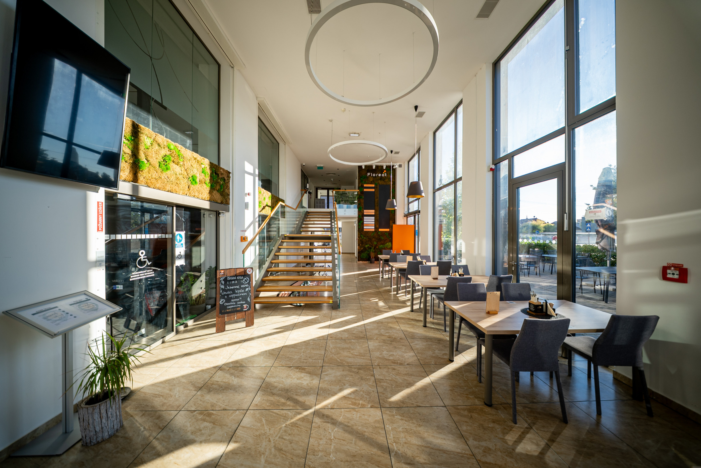 Prenájom kompletne zariadenej reštaurácie v business centre Floreát Ideapark – Piešťany