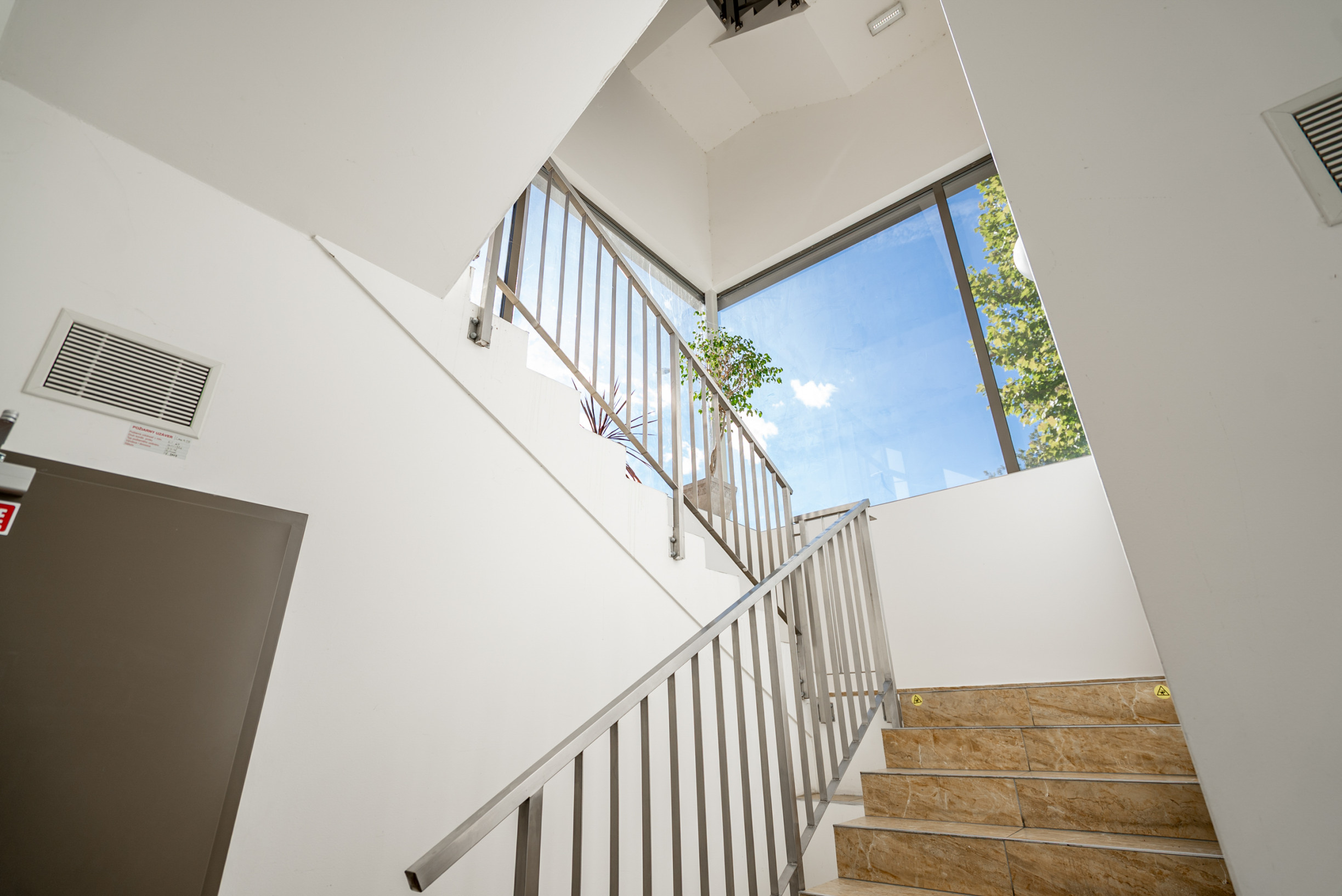 Prenájom kompletne zariadenej reštaurácie v business centre Floreát Ideapark – Piešťany