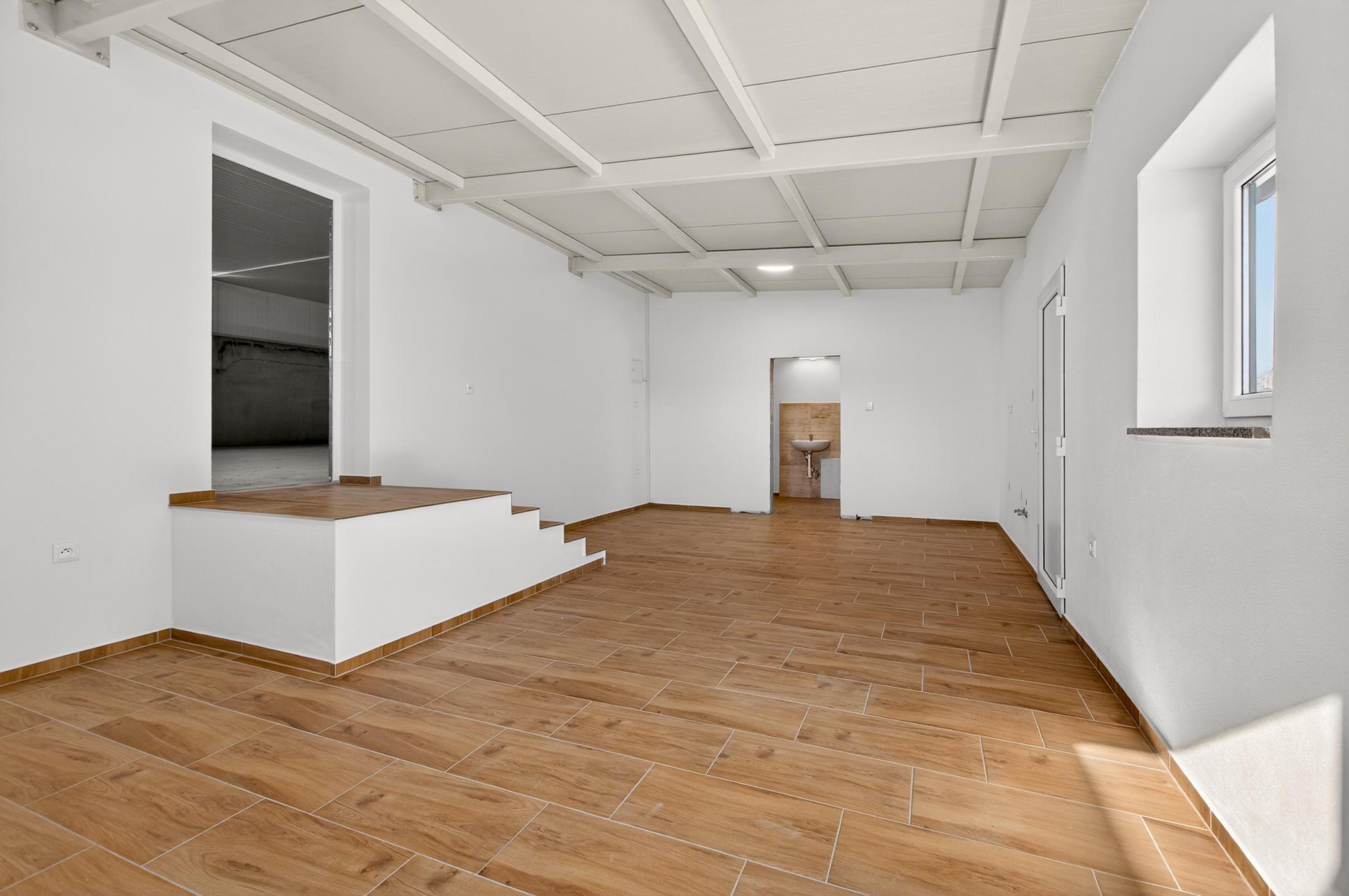 Na prenájom výrobno-skladová hala so zázemím, Vrbové