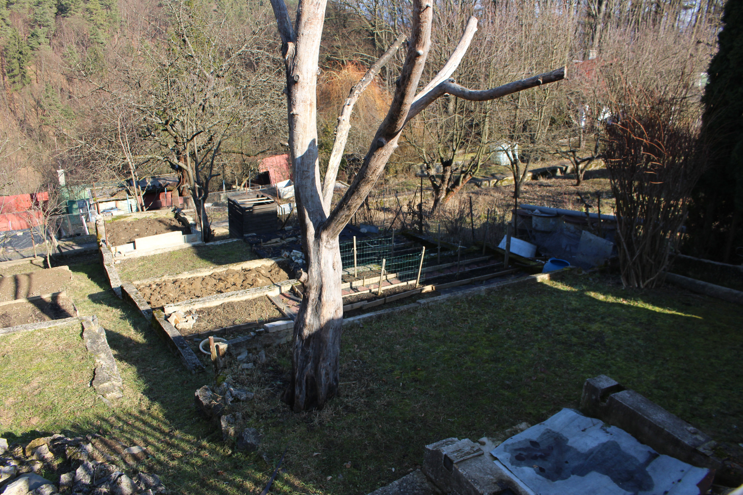 REZERVOVANÉ - Predaj  záhradnej chaty so záhradou 335 m2, krbom, Banská Bystrica-Riečka