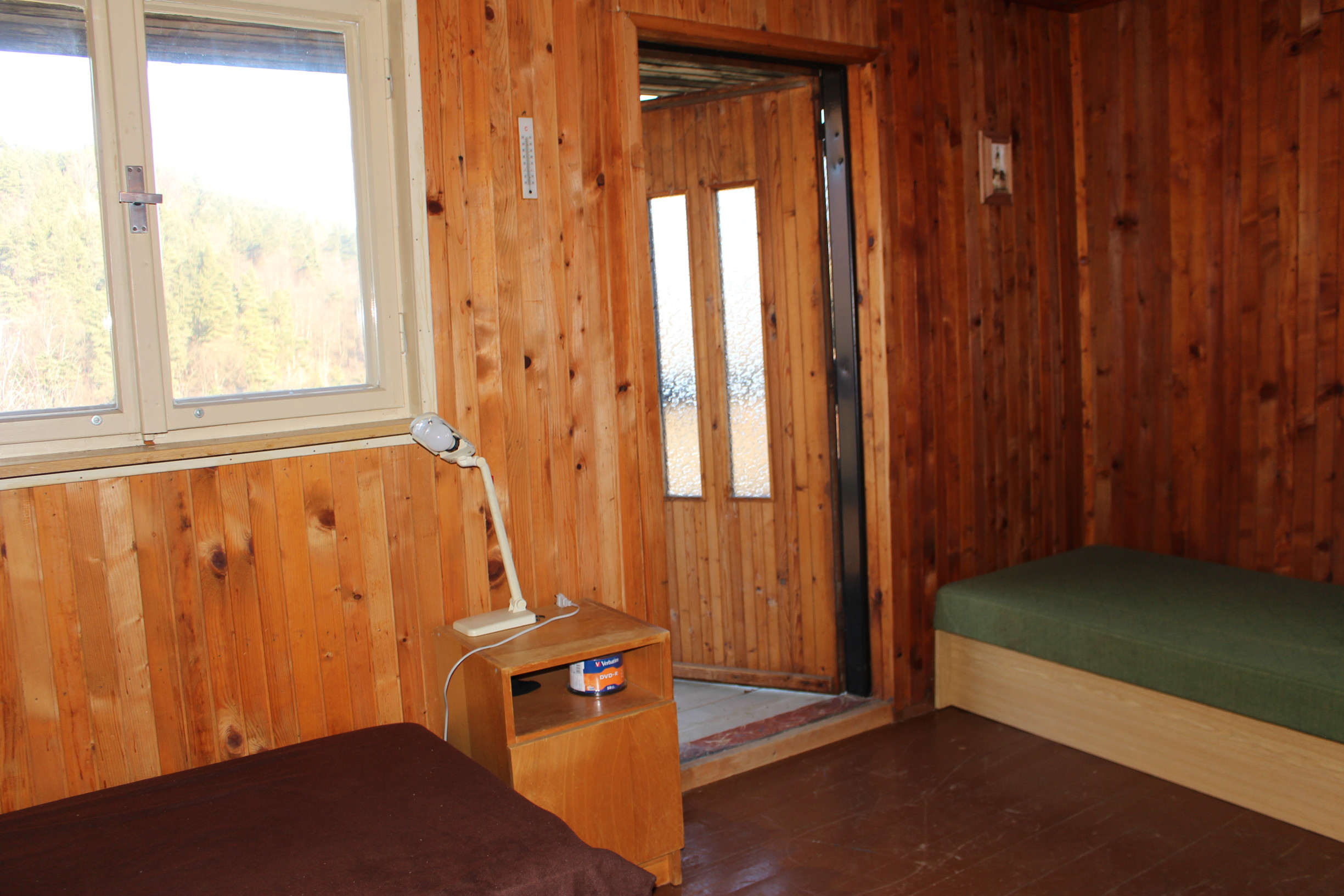 REZERVOVANÉ - Predaj  záhradnej chaty so záhradou 335 m2, krbom, Banská Bystrica-Riečka