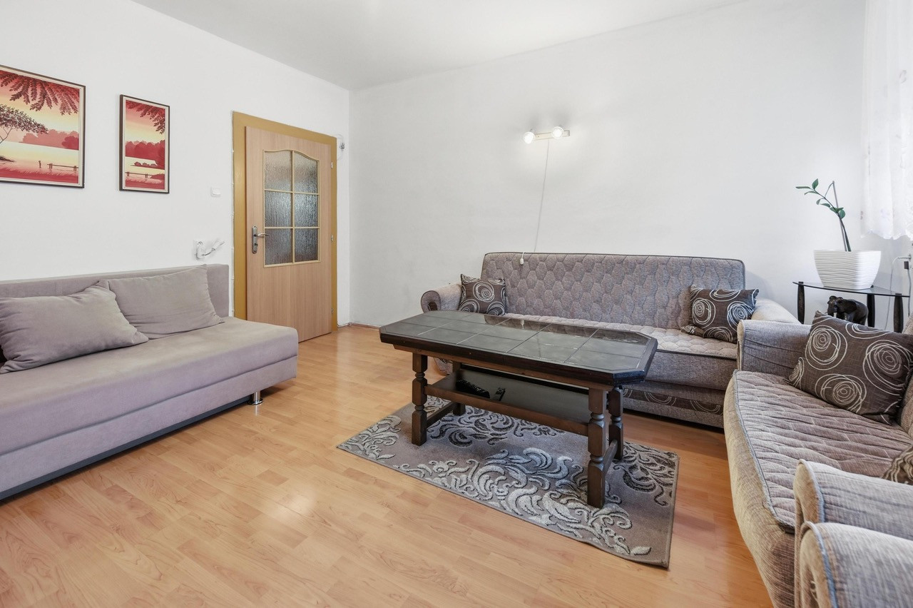 REZERVOVANÉ - Na predaj zrekonštruovaný 3-izbový s loggiou, 74,50 m2, Revúcka ulica, Bratislava-Nivy