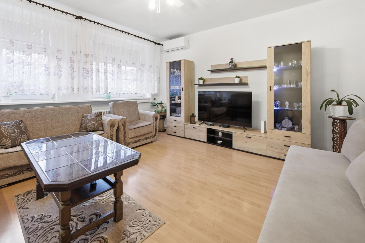 REZERVOVANÉ - Na predaj zrekonštruovaný 3-izbový s loggiou, 74,50 m2, Revúcka ulica, Bratislava-Nivy