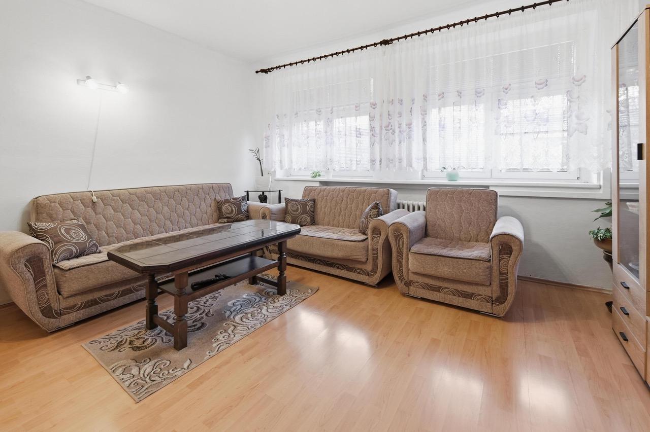 REZERVOVANÉ - Na predaj zrekonštruovaný 3-izbový s loggiou, 74,50 m2, Revúcka ulica, Bratislava-Nivy