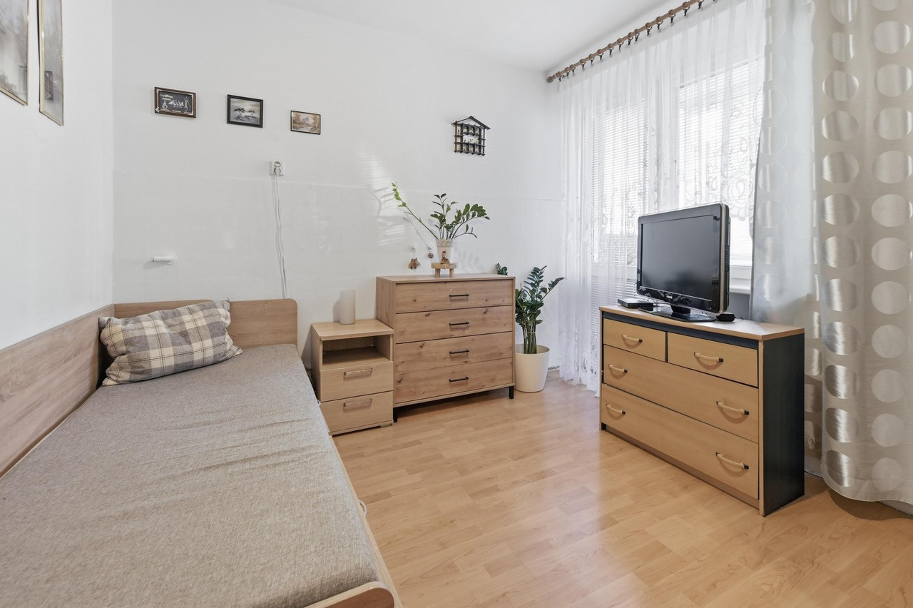 REZERVOVANÉ - Na predaj zrekonštruovaný 3-izbový s loggiou, 74,50 m2, Revúcka ulica, Bratislava-Nivy