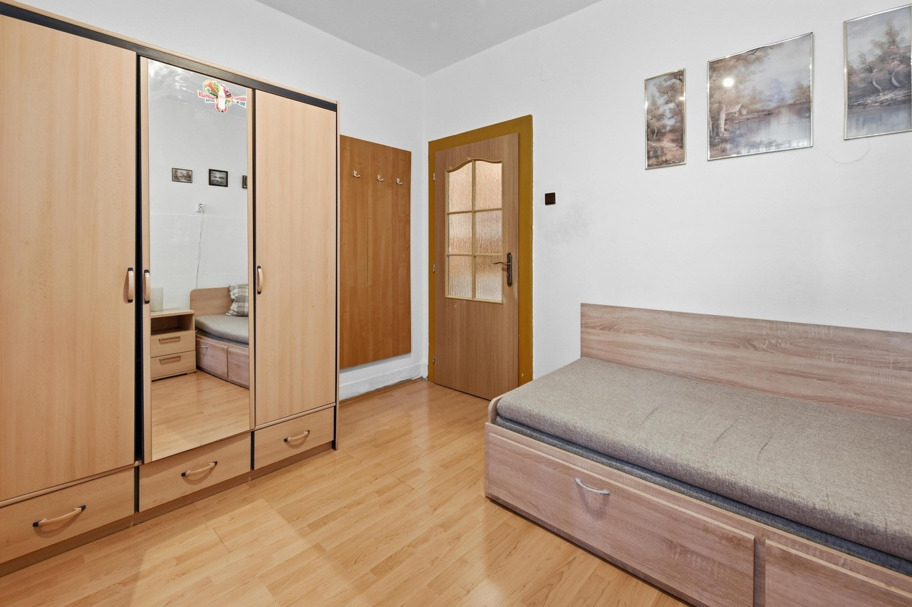 REZERVOVANÉ - Na predaj zrekonštruovaný 3-izbový s loggiou, 74,50 m2, Revúcka ulica, Bratislava-Nivy