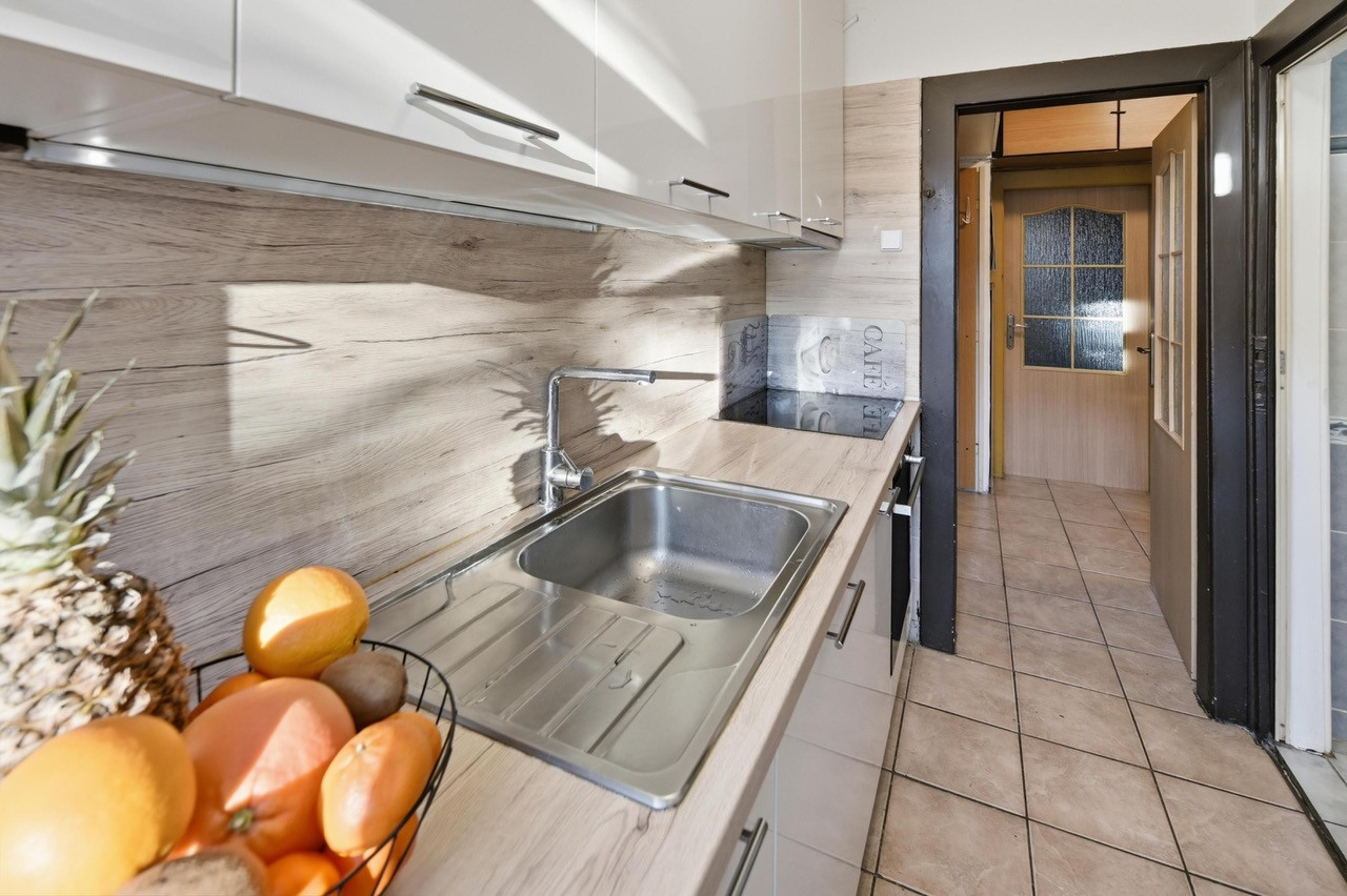 REZERVOVANÉ - Na predaj zrekonštruovaný 3-izbový s loggiou, 74,50 m2, Revúcka ulica, Bratislava-Nivy