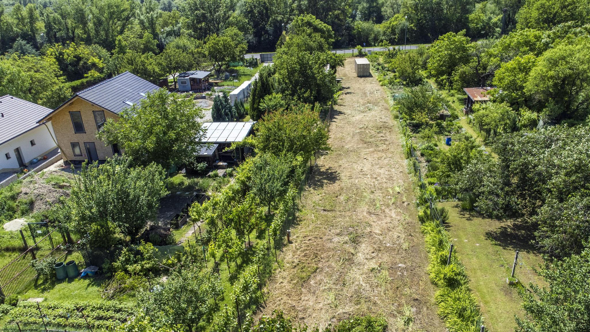 Na predaj pozemok s projektom a stavebným povolením DNV, južný svah s výhľadom na Rakúsko