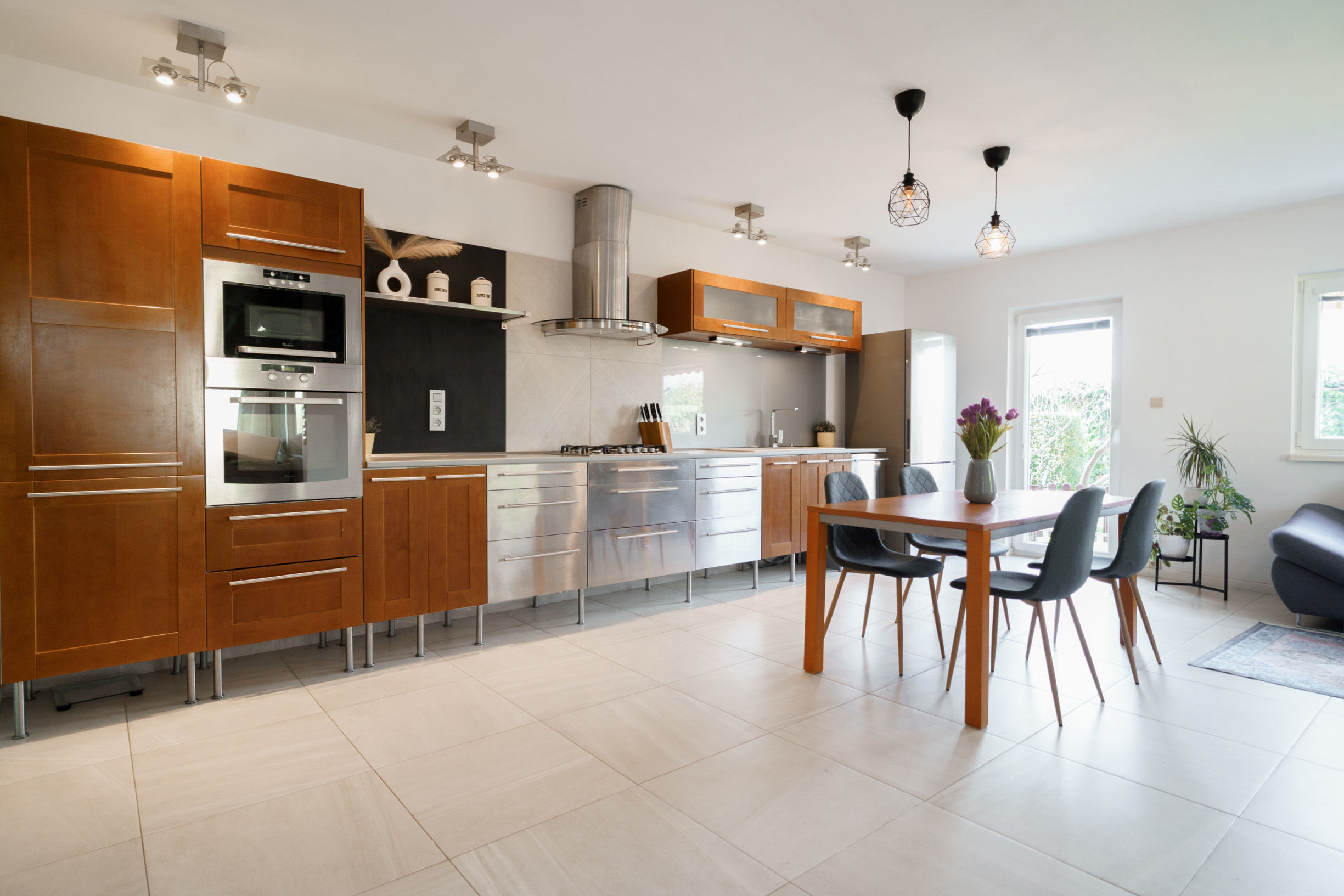 Ponúkame na predaj 4-izbový  mezonetový byt pri jazere v rodinnom dome  s parkovaním