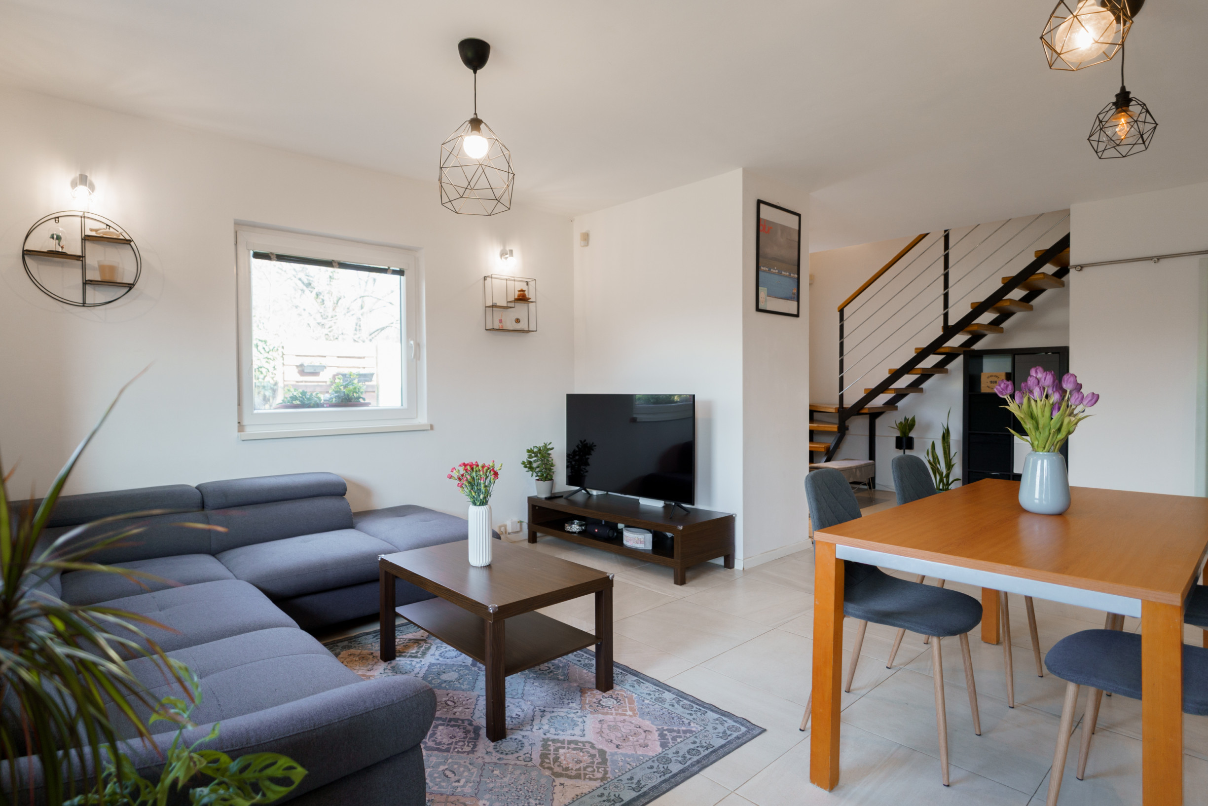 Ponúkame na predaj 4-izbový  mezonetový byt pri jazere v rodinnom dome  s parkovaním