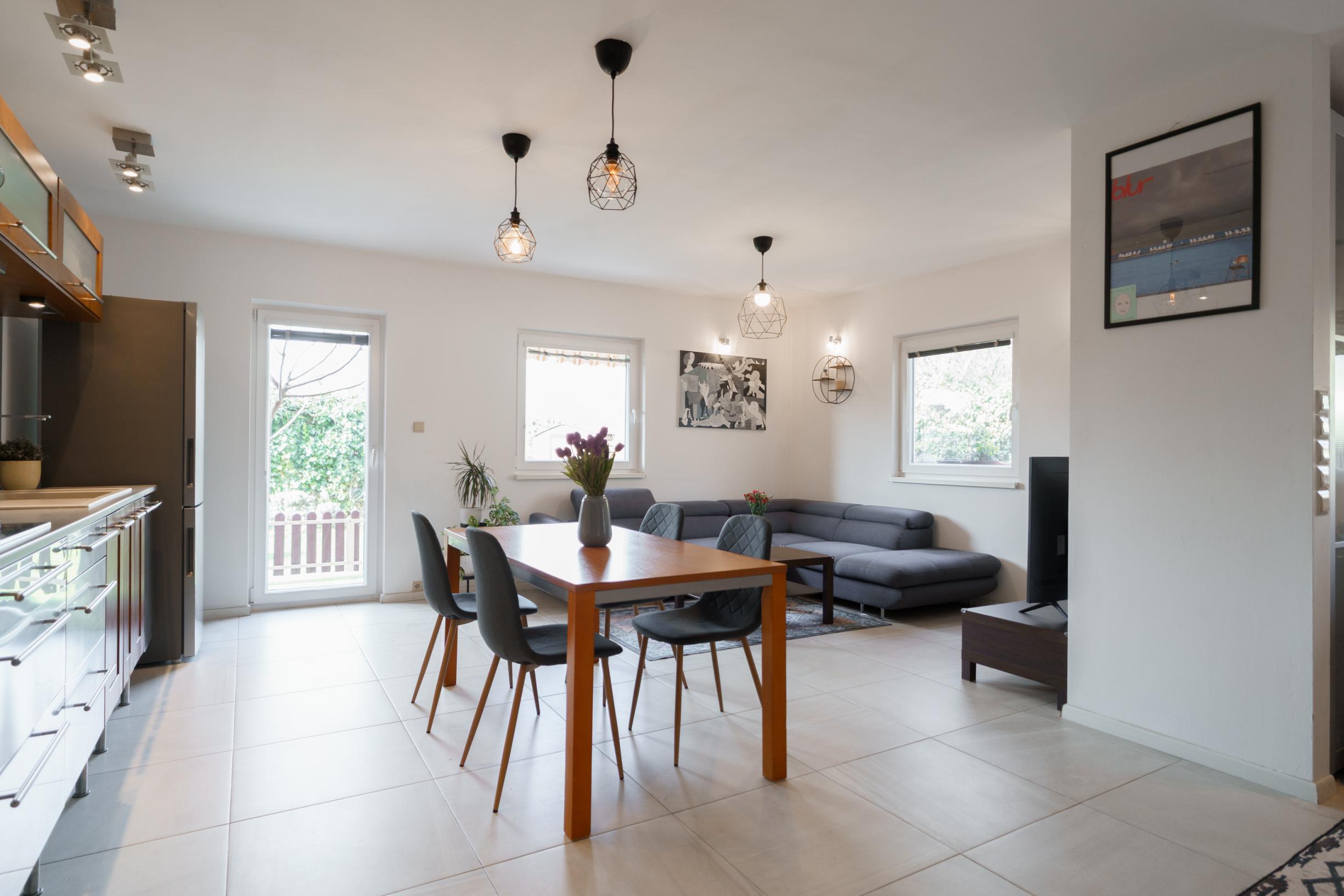 Ponúkame na predaj 4-izbový  mezonetový byt pri jazere v rodinnom dome  s parkovaním