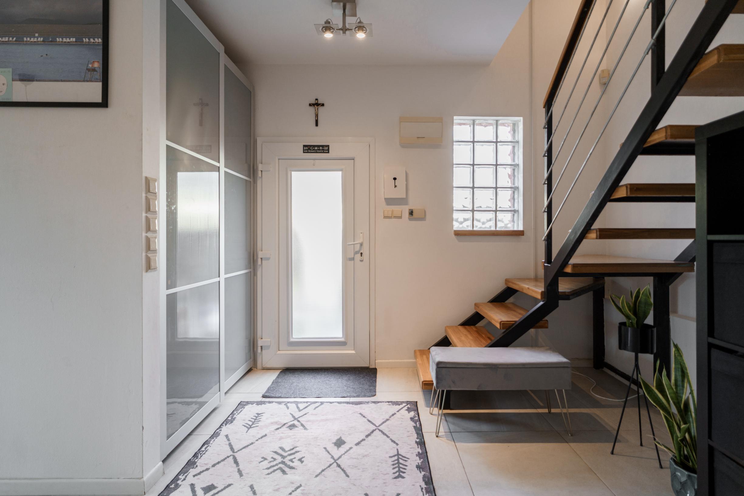 Ponúkame na predaj 4-izbový  mezonetový byt pri jazere v rodinnom dome  s parkovaním