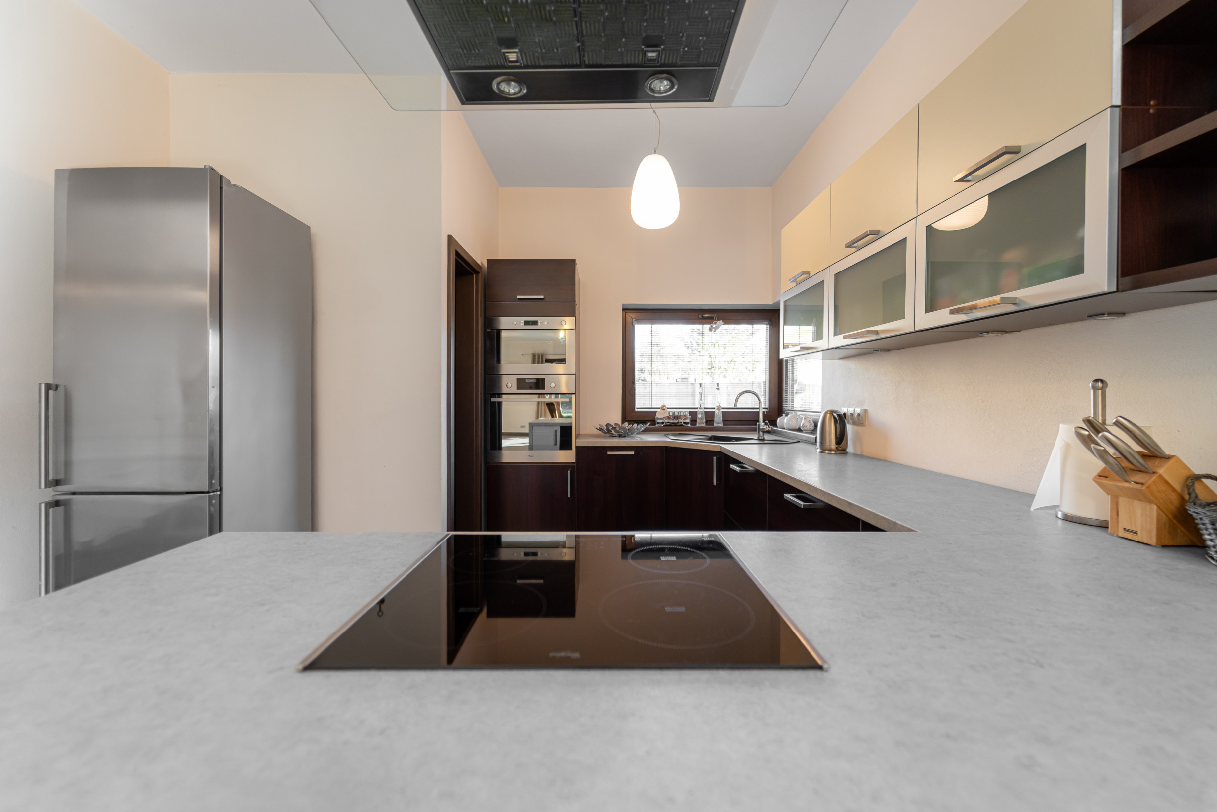 Nadštandardný dvojpodlažný rodinný dom so slnečným pozemkom o veľkosti 970 m2 v meste Moldava nad Bodvou.