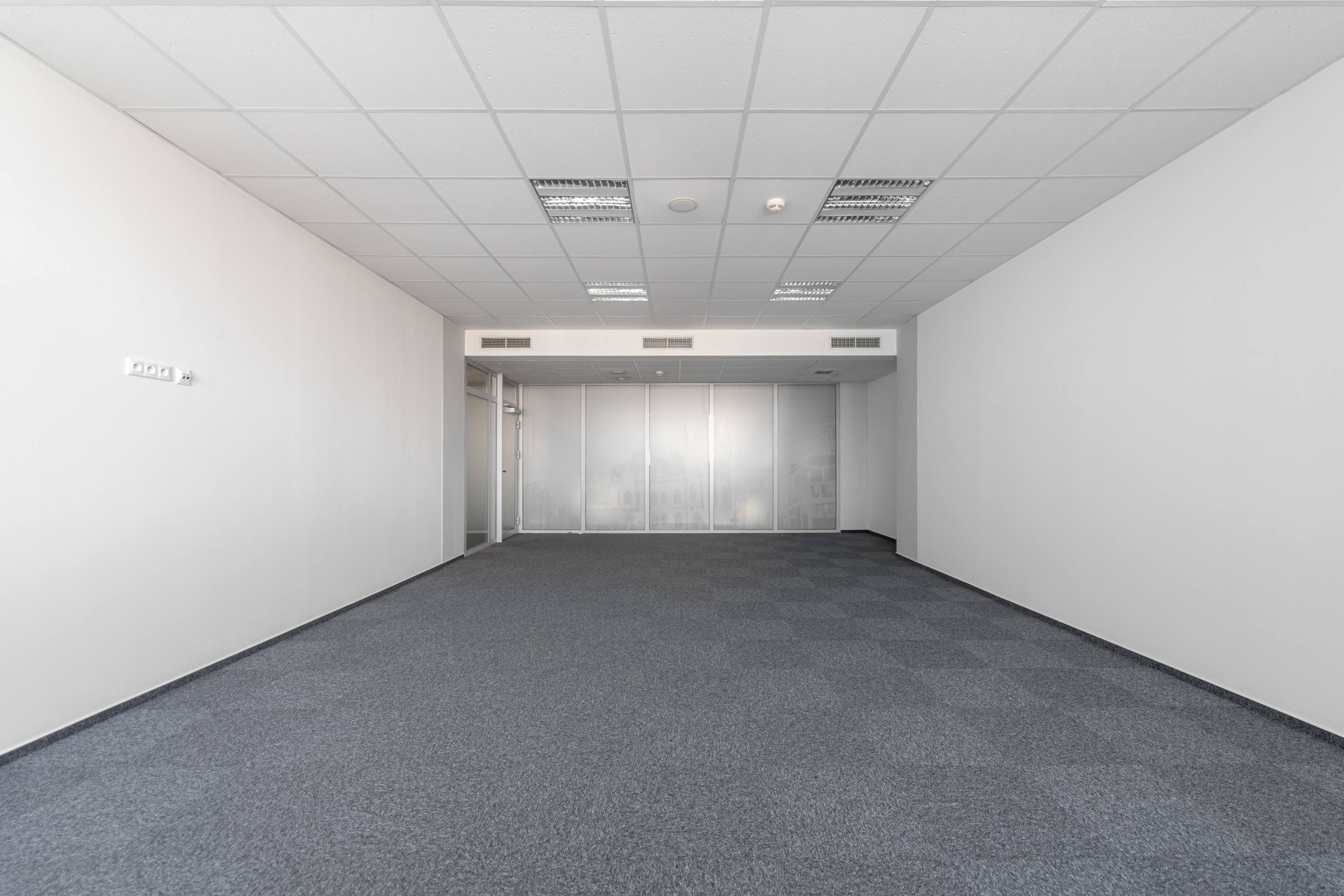 Na prenájom kancelária o výmere 55 m2 v budove Business centrum Moldavská v Košiciach.