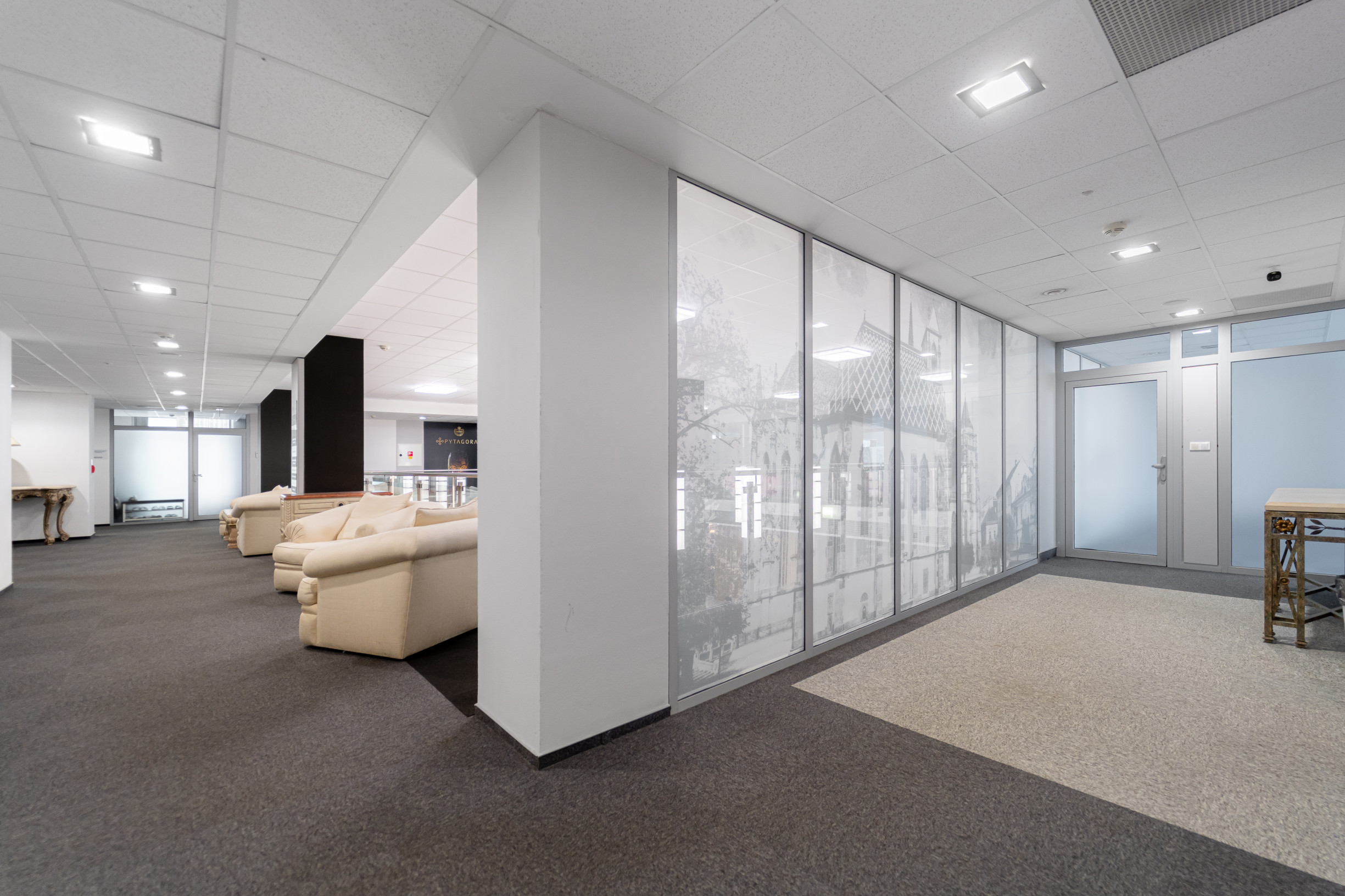 Na prenájom kancelária o výmere 55 m2 v budove Business centrum Moldavská v Košiciach.