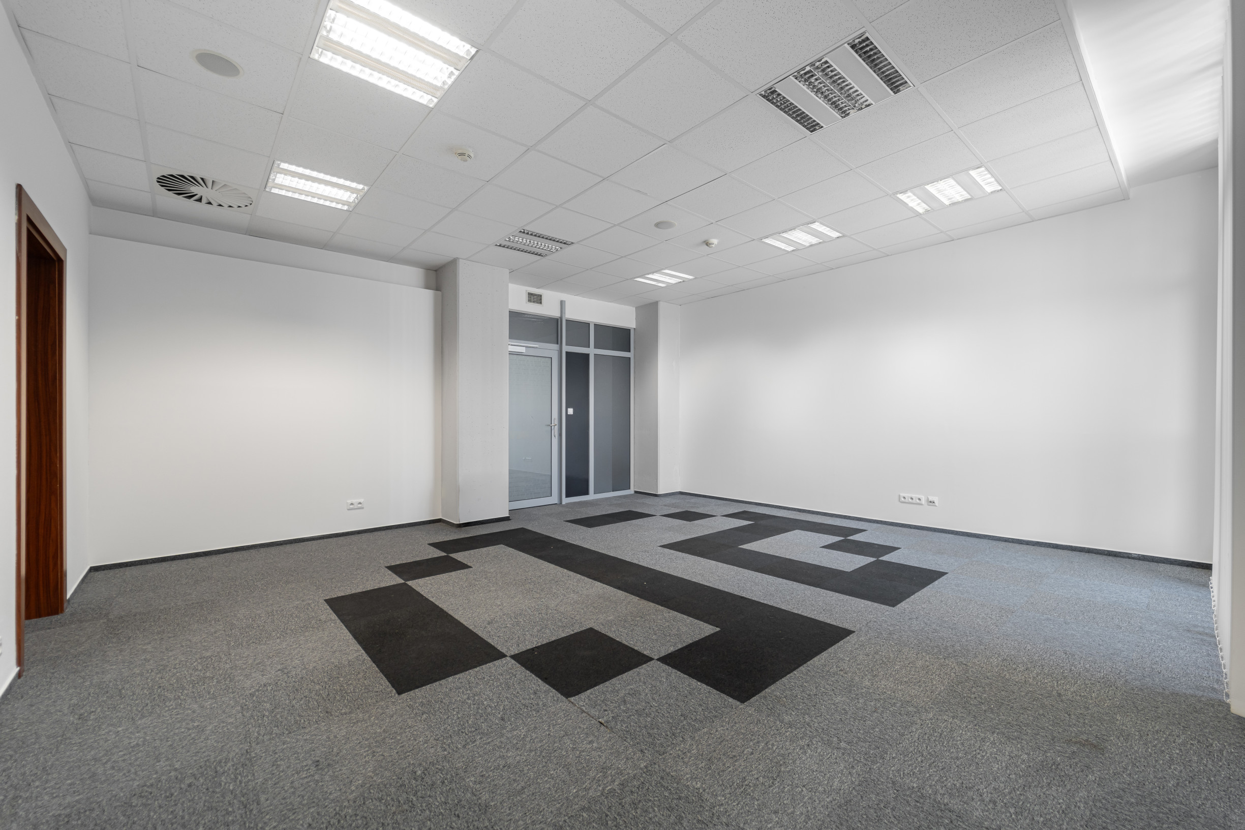 Na prenájom kancelária o výmere 42,5 m2 v budove Business centrum Moldavská v Košiciach.