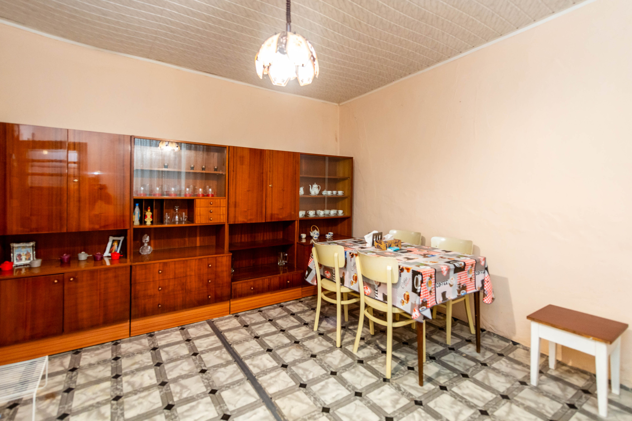 Exkluzívne na predaj zachovalá chalúpka v srdci Tokaja - ideálne víkendové sídlo.