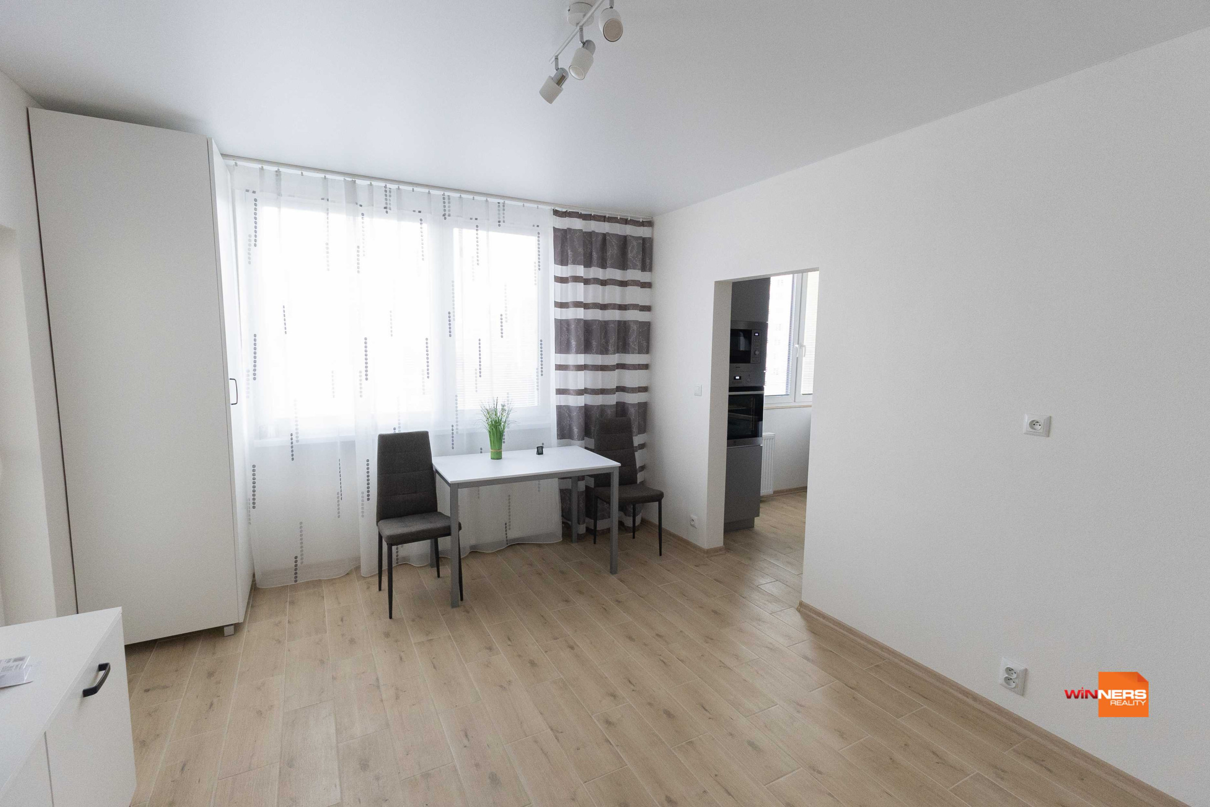 Exkluzívne Vám ponúkame na prenájom   zrekonštruovaný 1 izbový  byt na Južnom Námestí  slobody  v Humennom