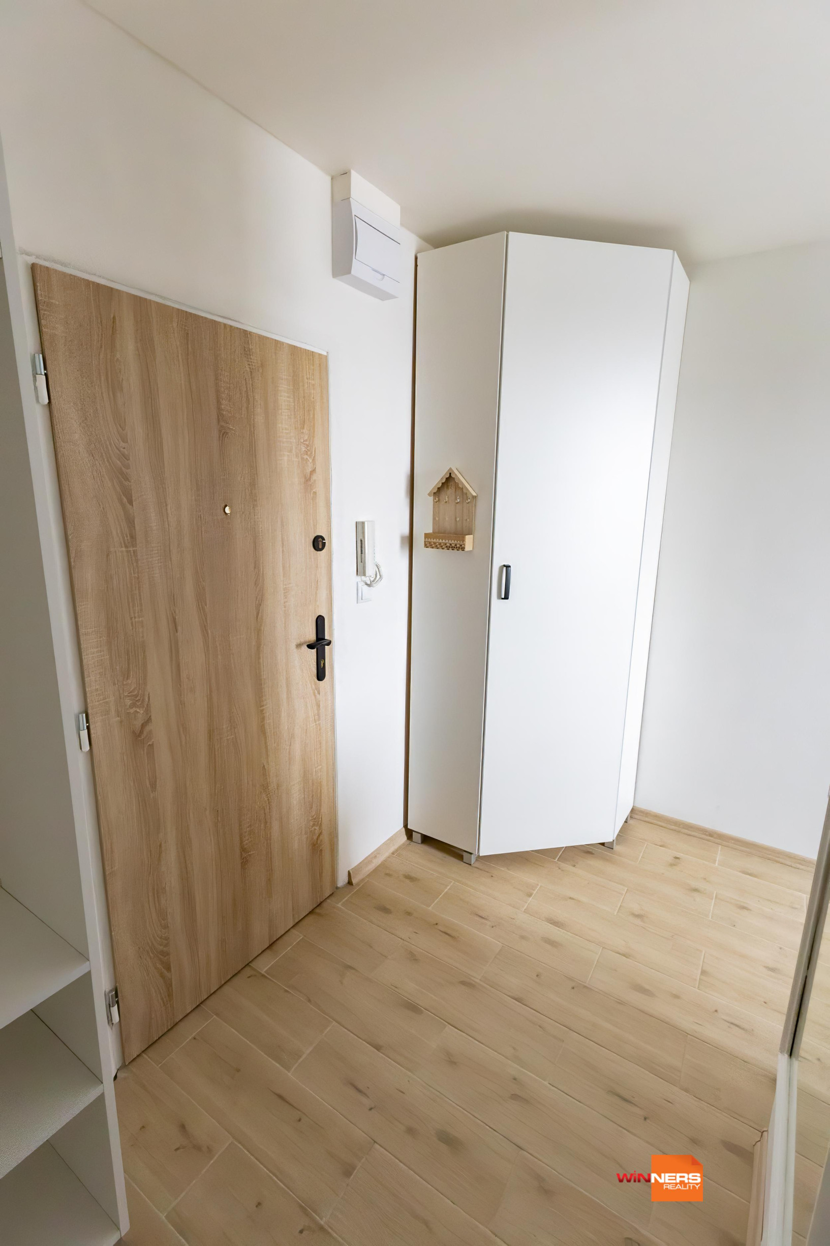 Exkluzívne Vám ponúkame na prenájom   zrekonštruovaný 1 izbový  byt na Južnom Námestí  slobody  v Humennom