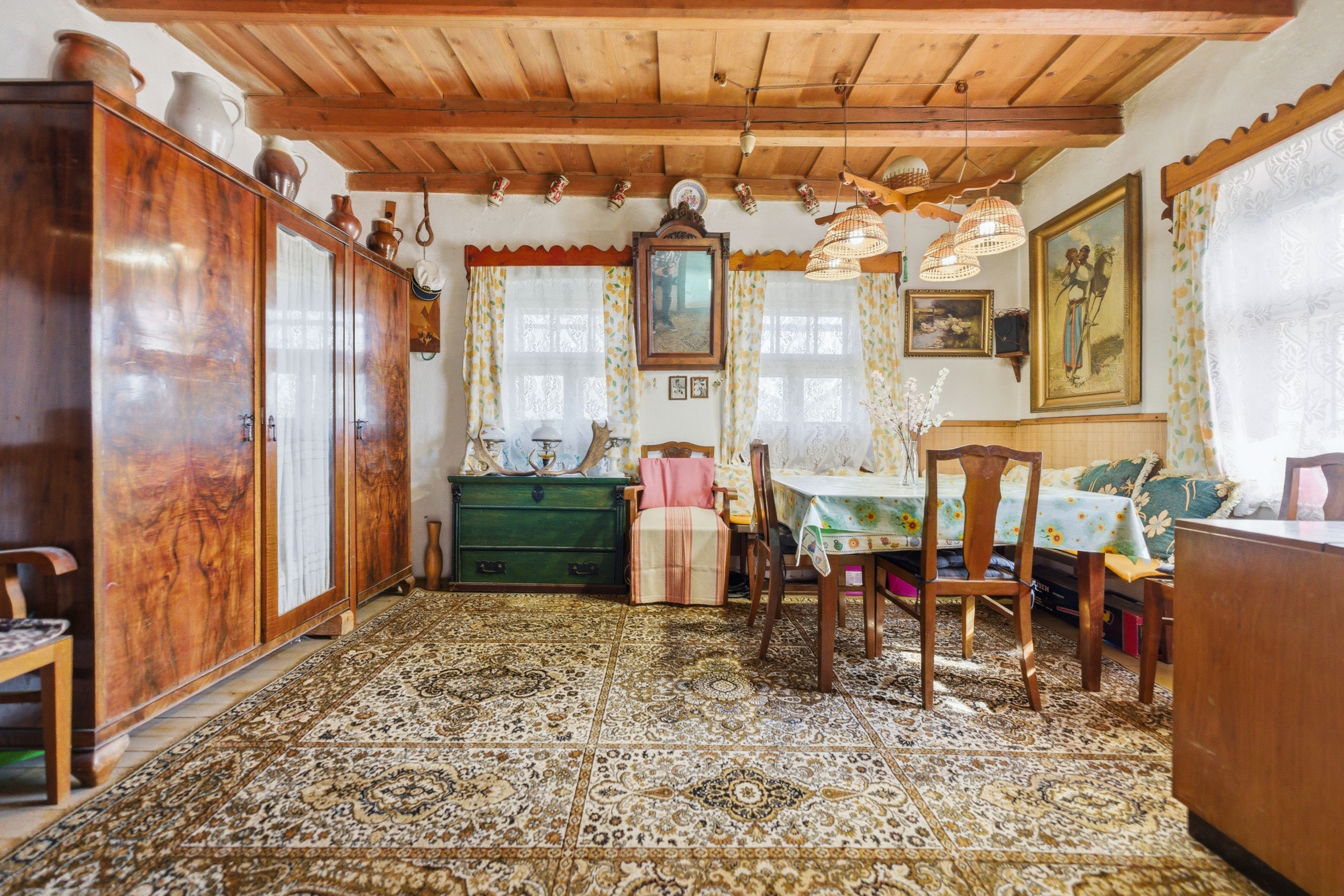 Celoročne obývateľná chalupa na Záhorí vo vidieckom štýle: • 3 izbová rekreačná nehnuteľnosť s veľkým slnečným pozemkom