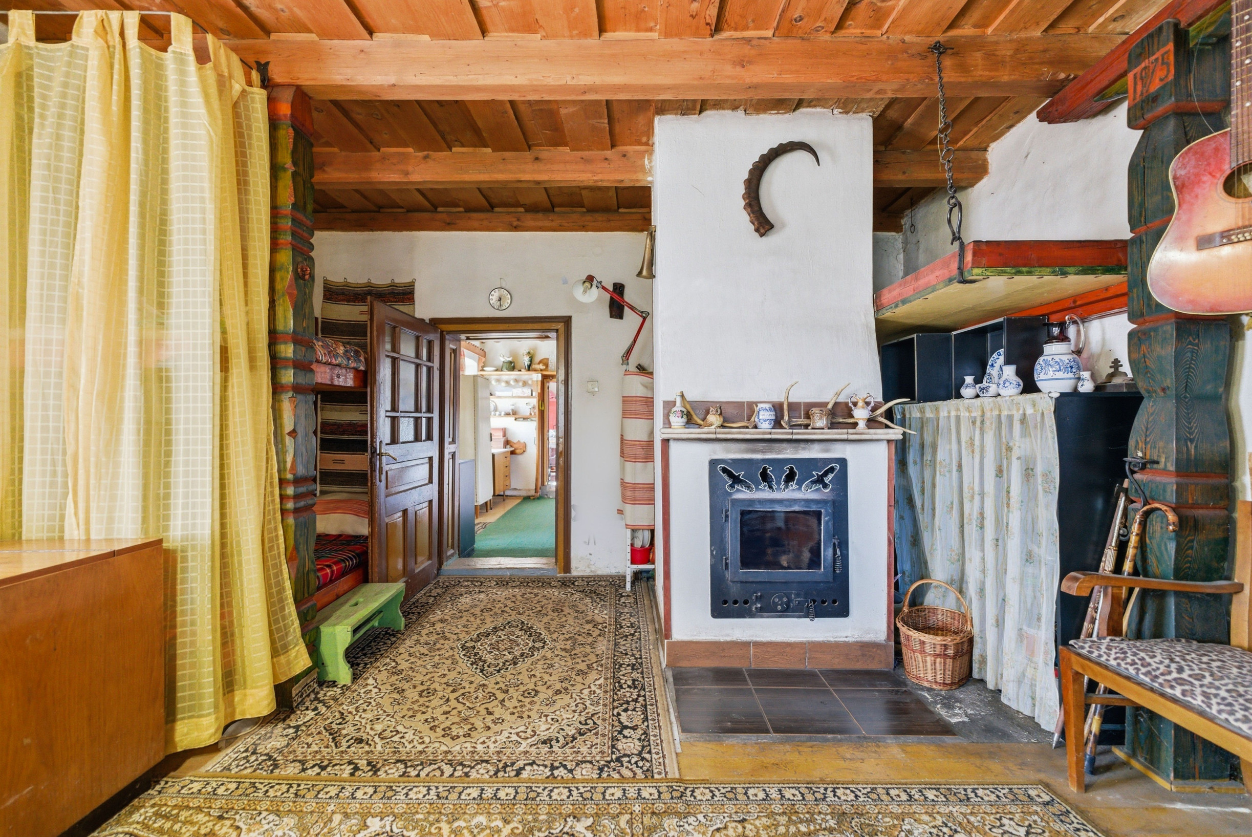 Celoročne obývateľná chalupa na Záhorí vo vidieckom štýle: • 3 izbová rekreačná nehnuteľnosť s veľkým slnečným pozemkom